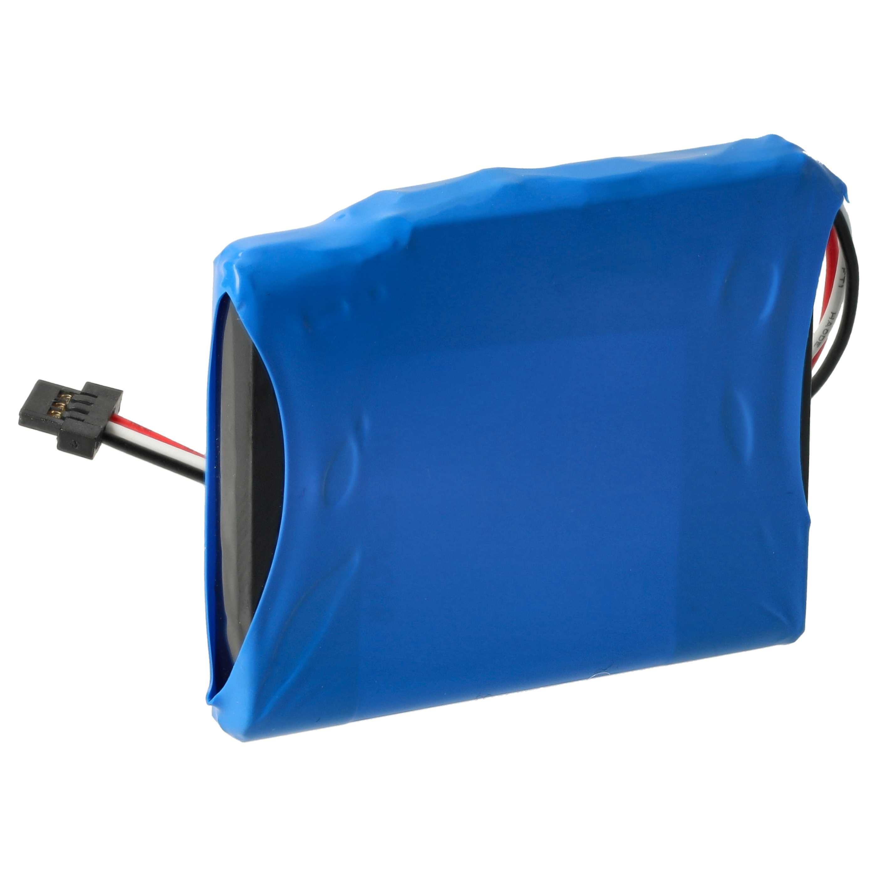 Blau umwickelte Batterie mit Stecker und Drähten. Weißer Hintergrund.