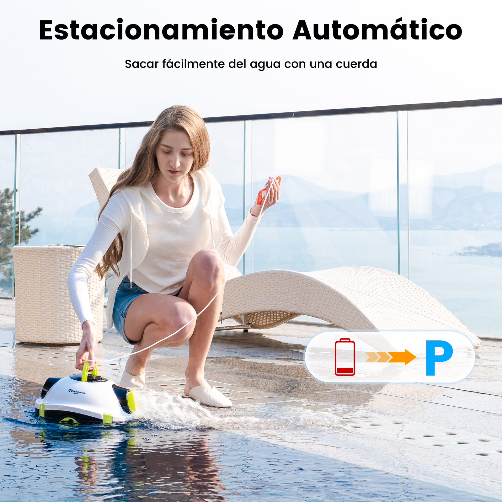 Mujer junto a la piscina con un limpiador de piscinas automático. El limpiador está en el agua. El agua es azul. Texto dice 'Aparcamiento automático'.