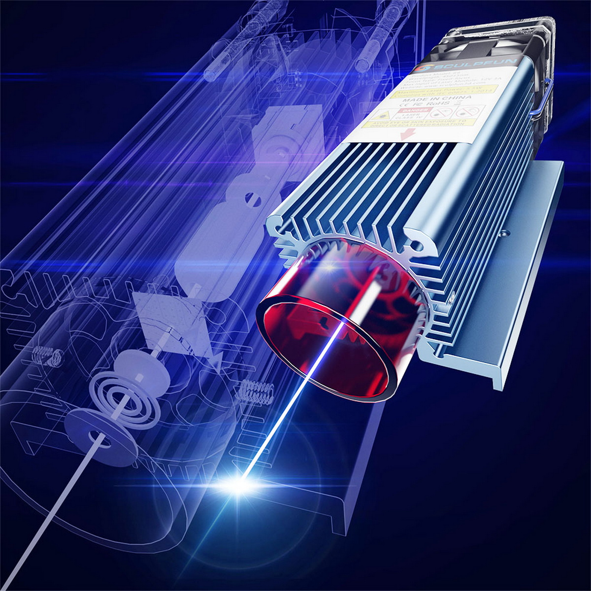 Un modulo laser con una lente rossa. Un raggio laser blu sta emettendo. Sfondo blu e scuro.