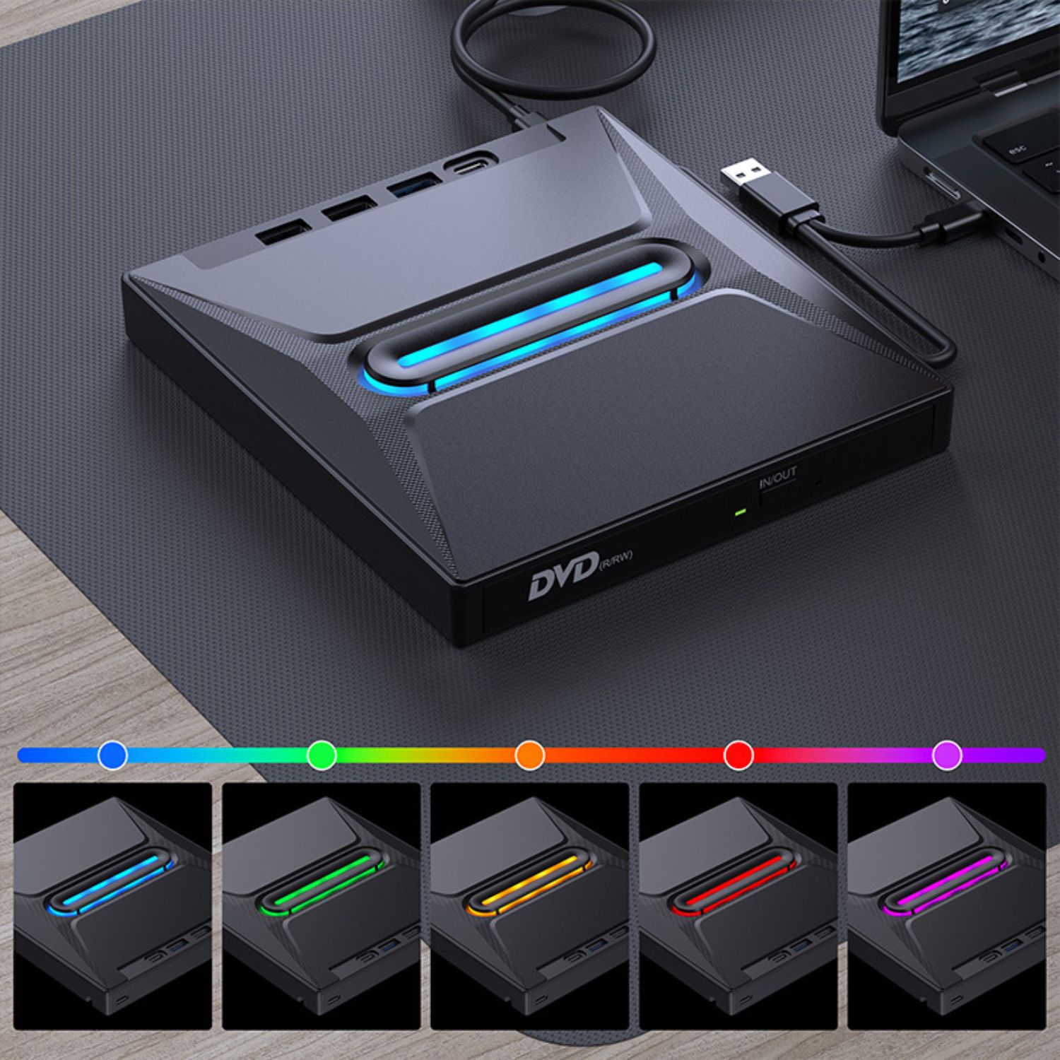 Schwarzer DVD-Player mit blauem Licht, an einen Laptop angeschlossen. Grauer Schreibtisch.