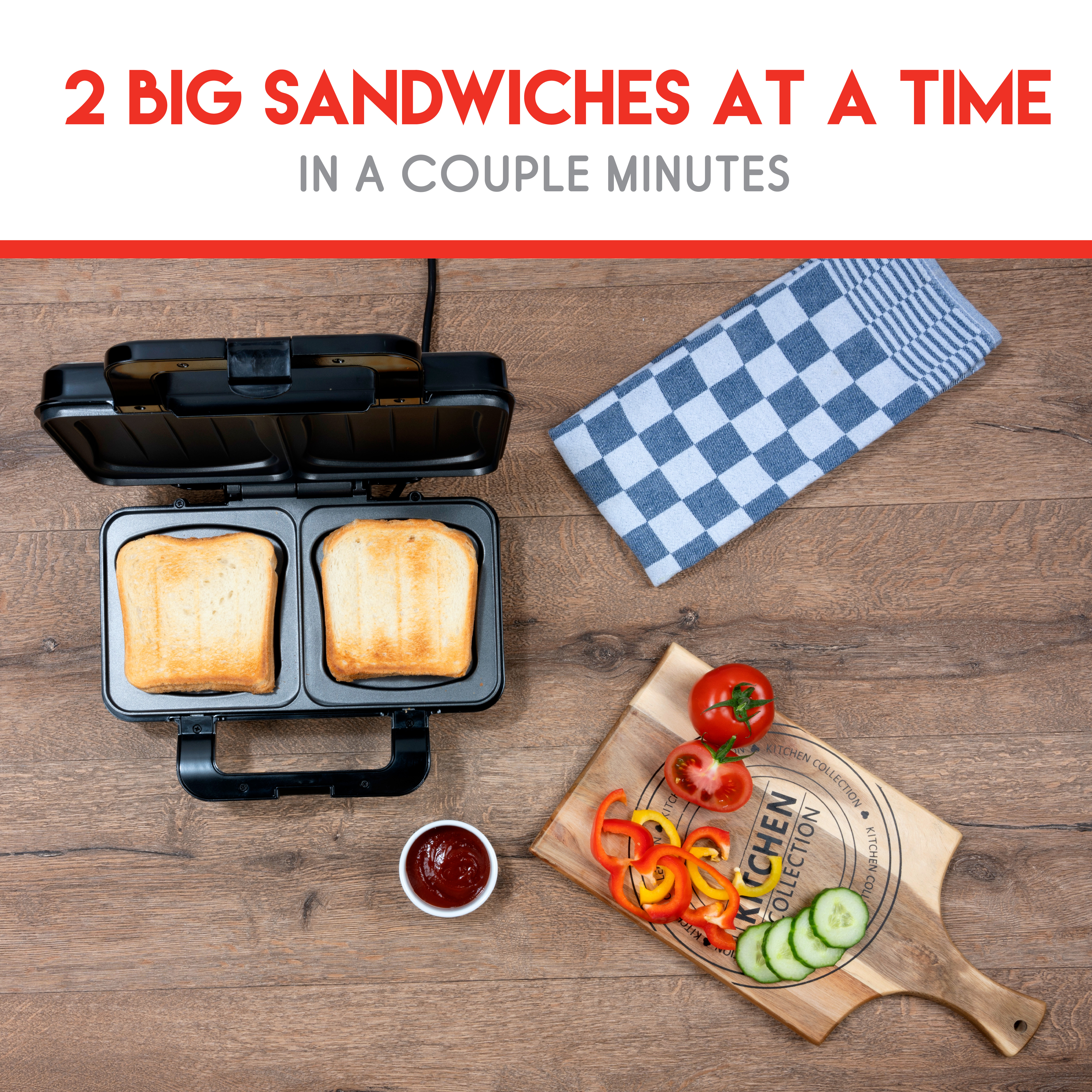 Sandwichmaker met twee geroosterde sandwiches en een portie ketchup.