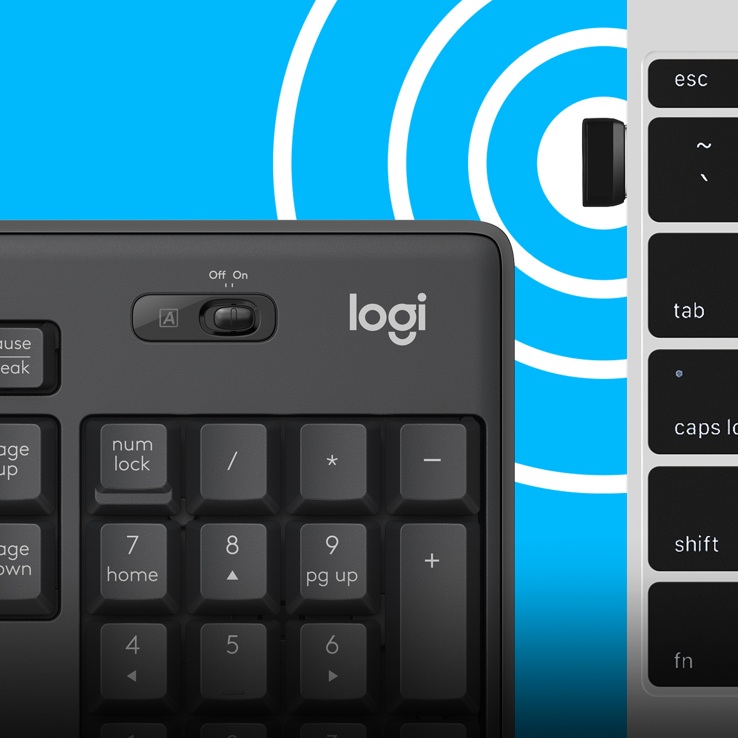 Nahaufnahme einer schwarzen Tastatur mit Logi-Logo und weißem Hintergrund.