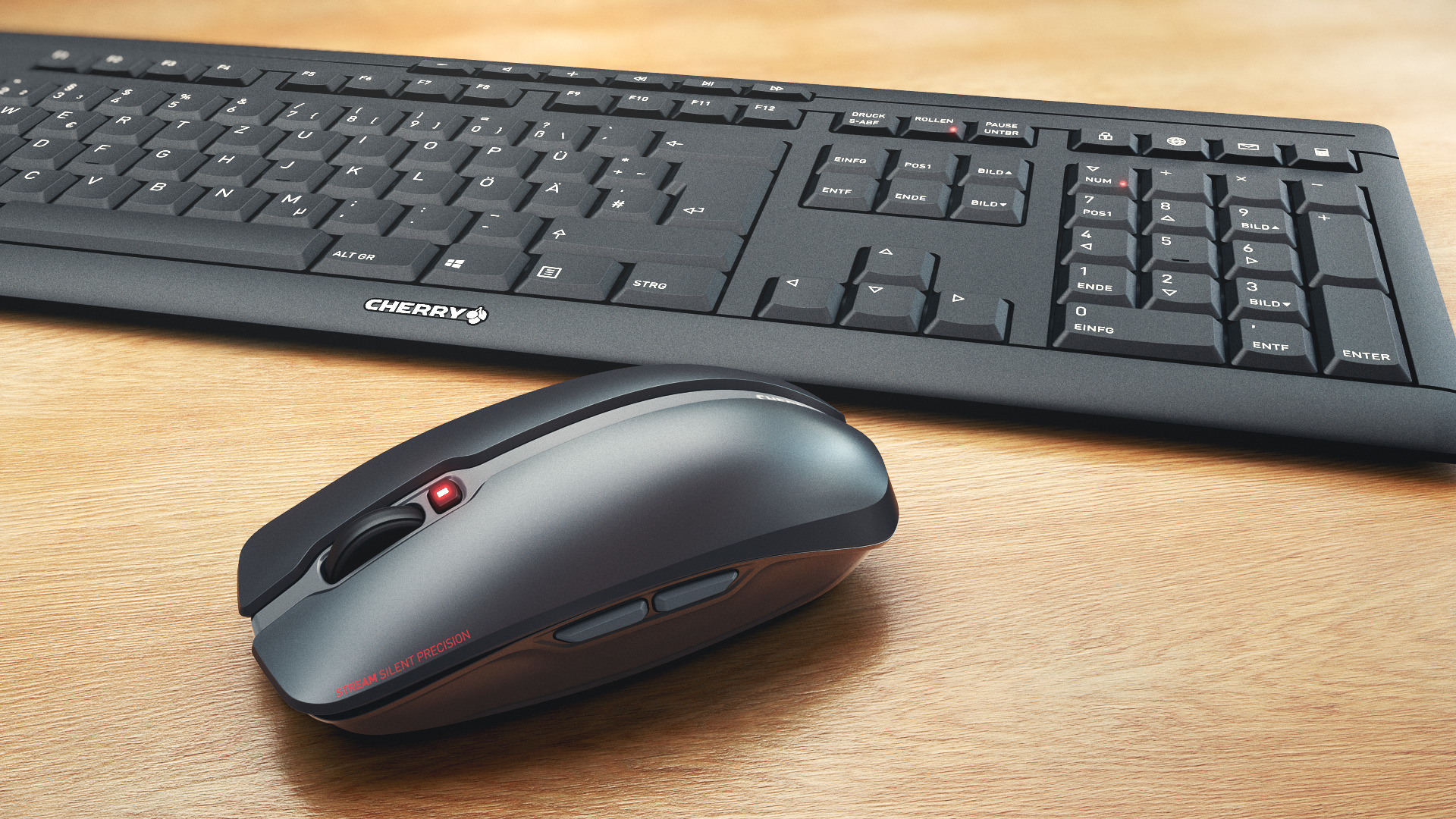 Teclado negro con un ratón delante. El ratón es gris y tiene una luz roja.