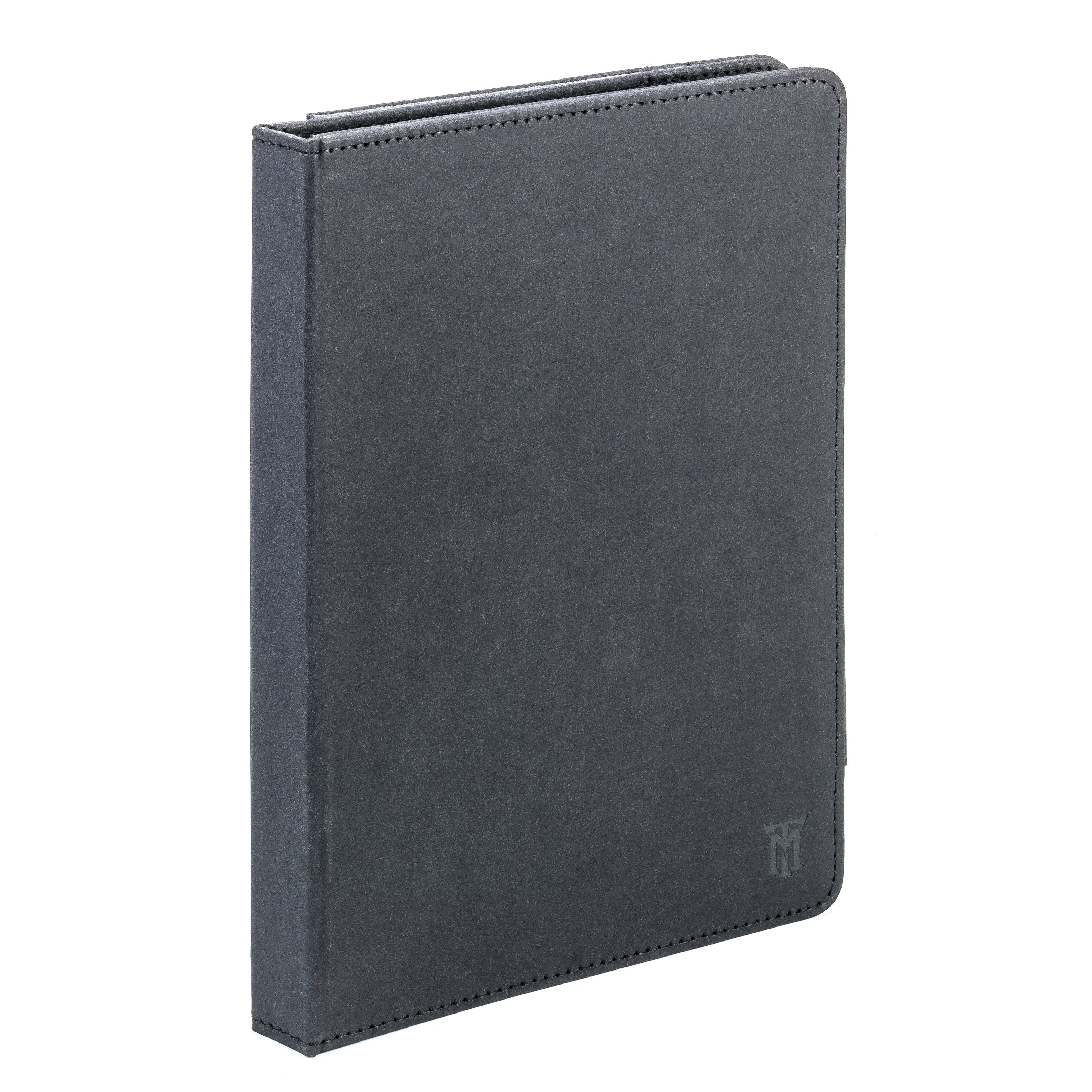Una custodia per tablet grigio scuro, chiusa e in piedi.