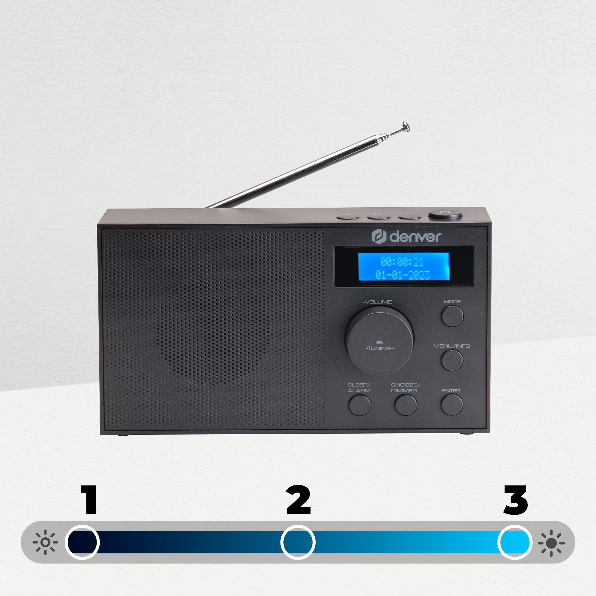 Czarny radioodtwarzacz z niebieskim wyświetlaczem i srebrną anteną, ze spektrum światła.