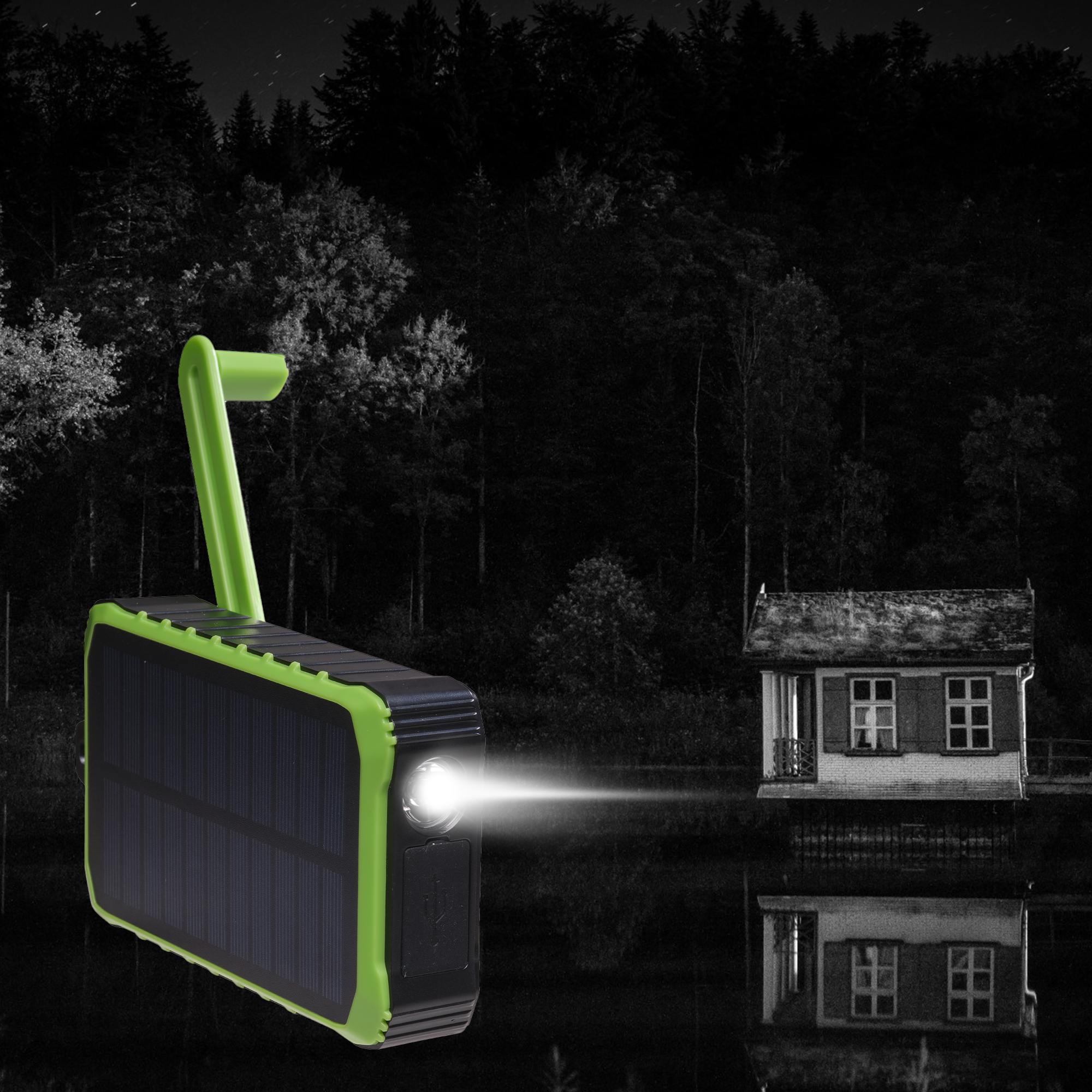 Une lampe solaire verte et noire brille vers une petite maison sur l'eau la nuit.
