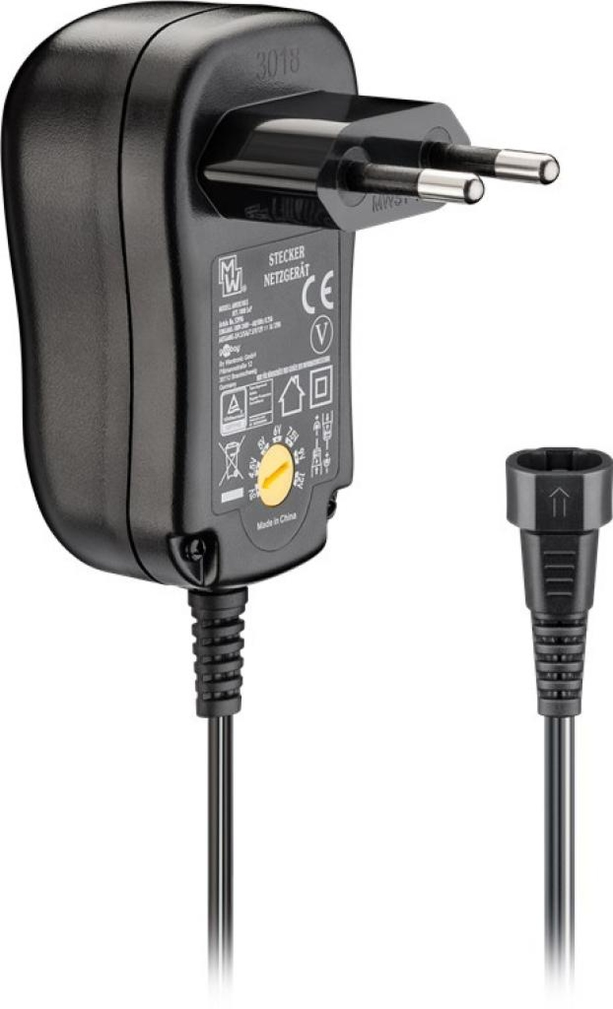 Czarny zasilacz z wtyczką i kablem. Produkt znajduje się na białym tle.