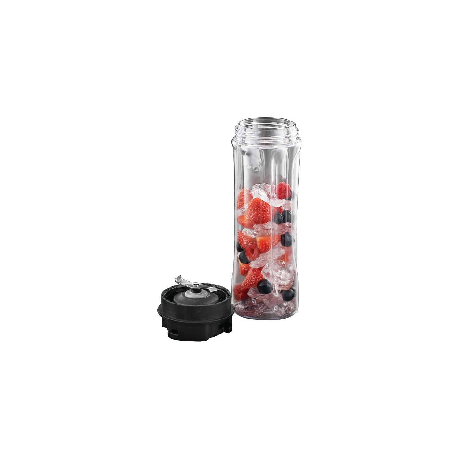 Klare Mixflasche mit Früchten und Eis, neben der Mixbasis.