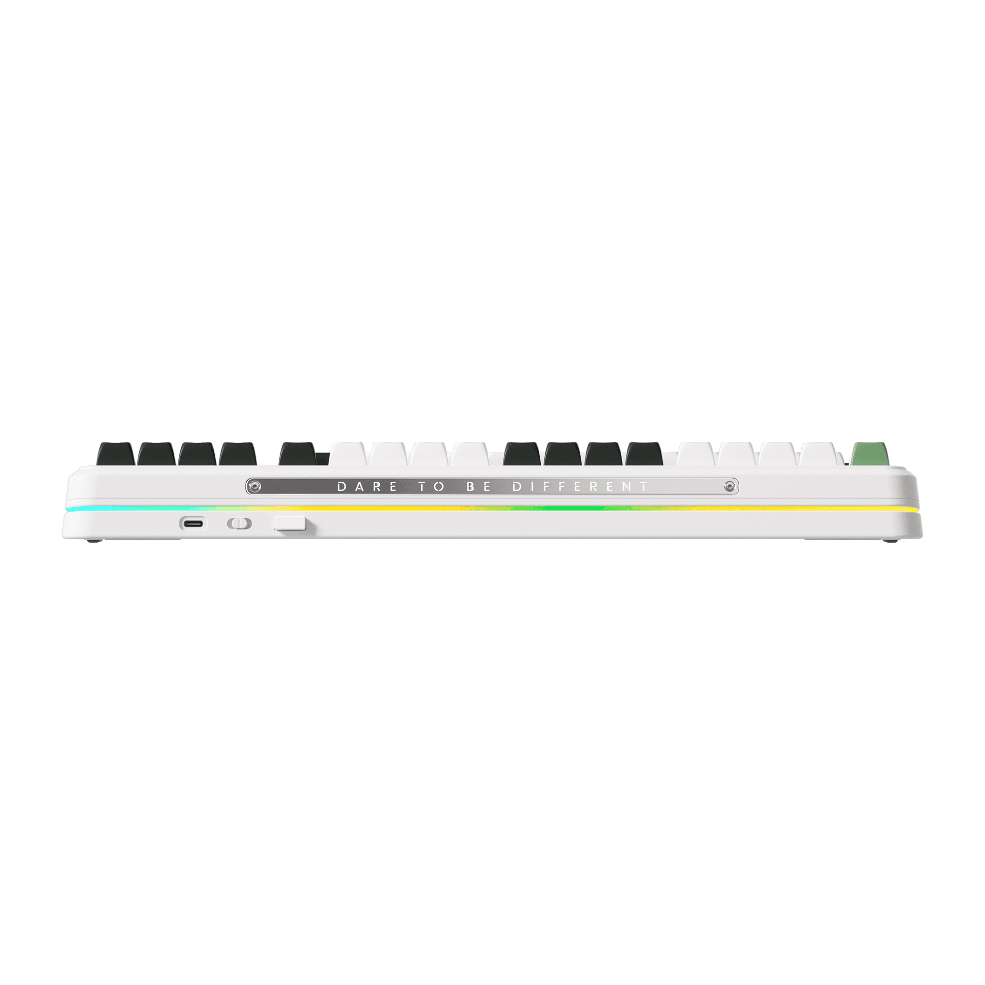 Eine weiße Tastatur mit einer bunten Linie oben und den Worten 'DARE TO BE DIFFERENT' darauf.