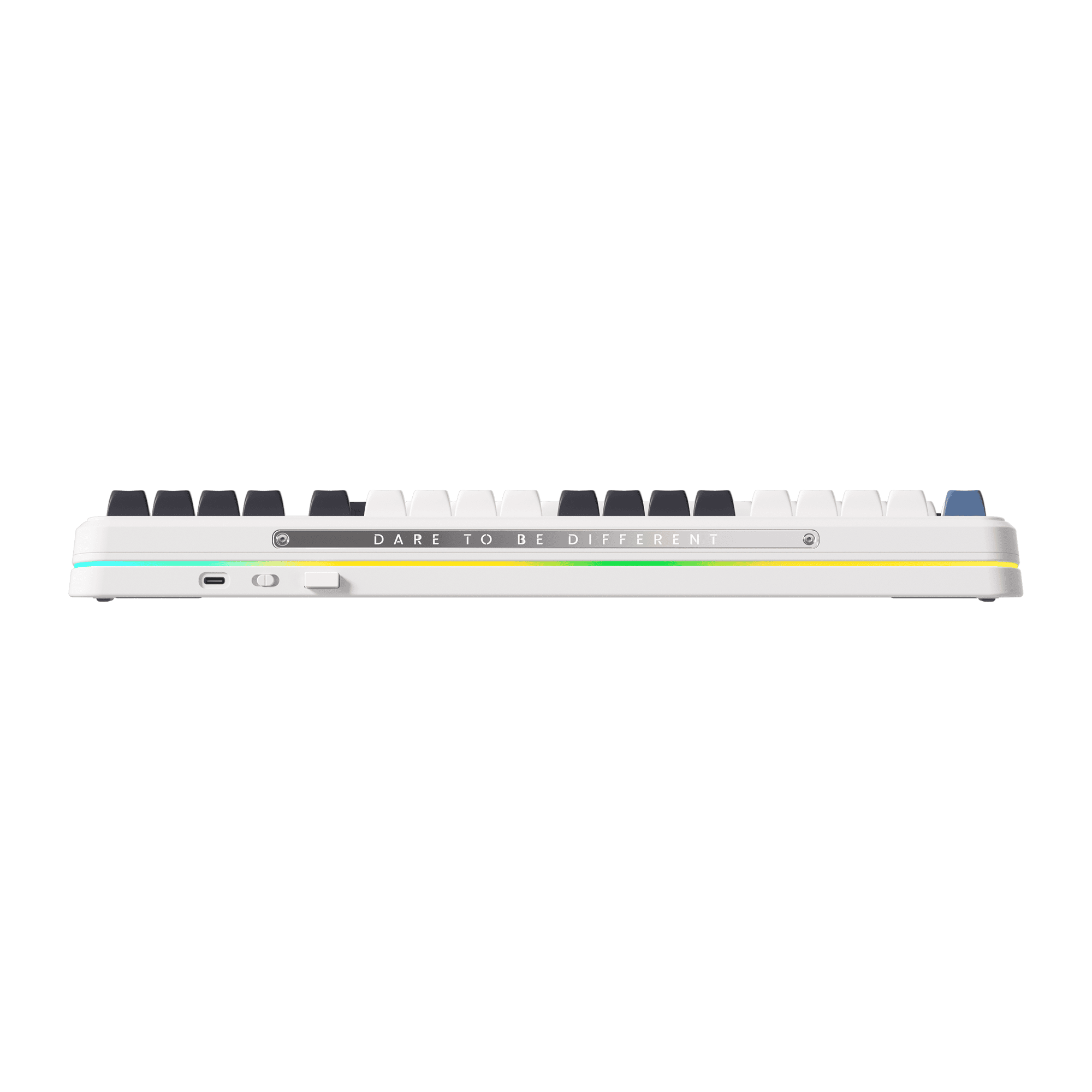 Eine weiße Tastatur mit bunten Lichtern. Der Text 'DARE TO BE DIFFERENT' steht auf der Tastatur.