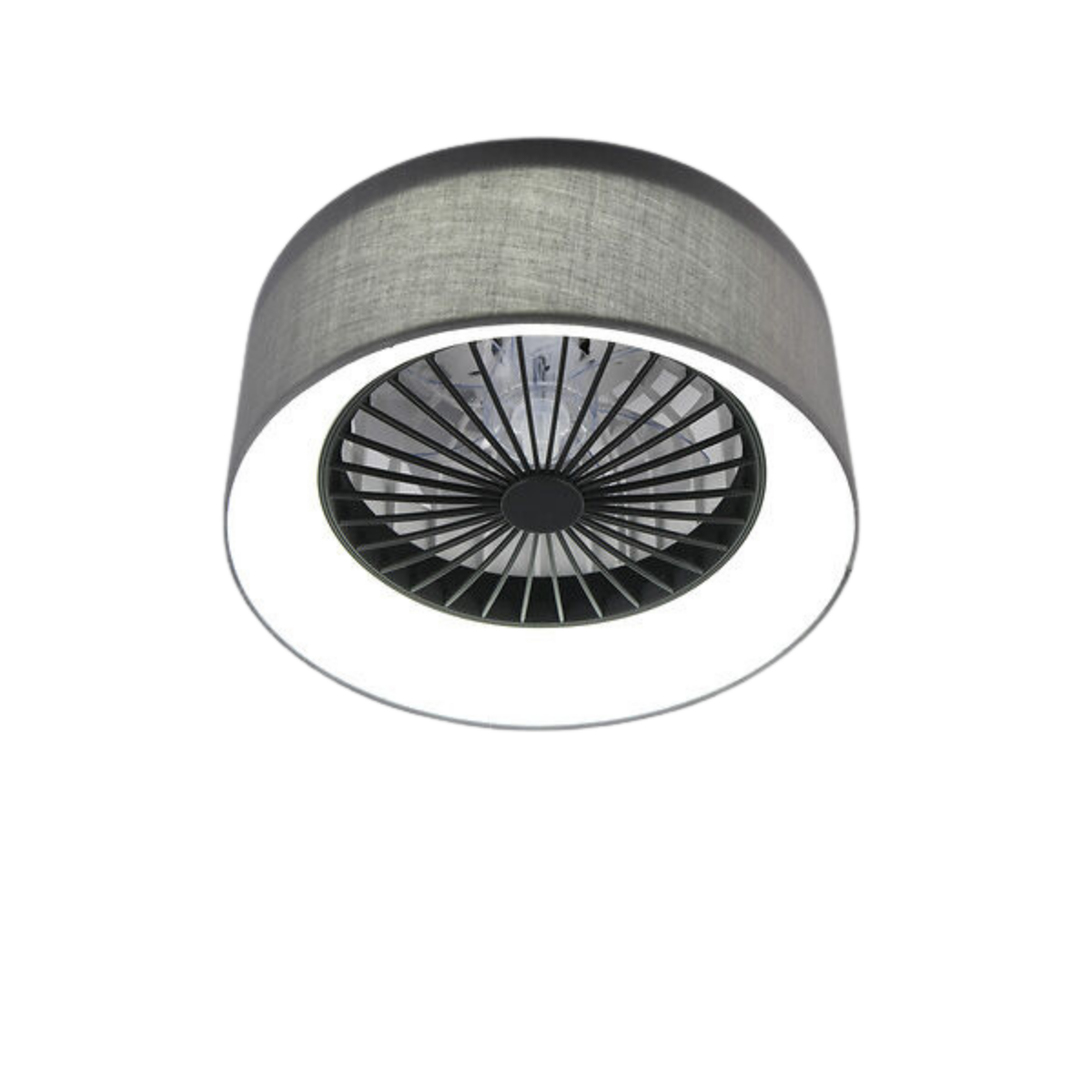 Un ventilatore da soffitto bianco con tre pale, in un ambiente soggiorno.