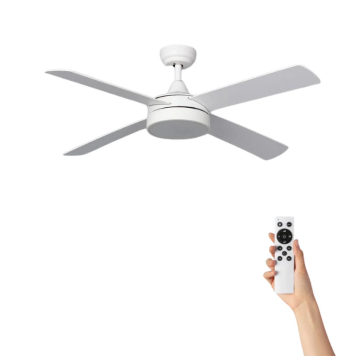 Un ventilatore da soffitto bianco con finiture color legno sulle pale.