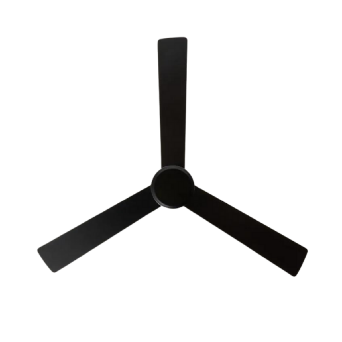 Ventilatore da soffitto nero a tre pale. Sfondo bianco.