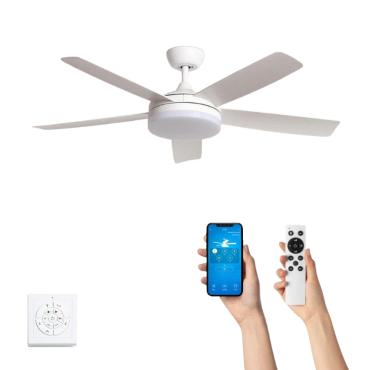 Ventilatore da soffitto bianco con cinque pale, telefono e telecomando, sfondo bianco.
