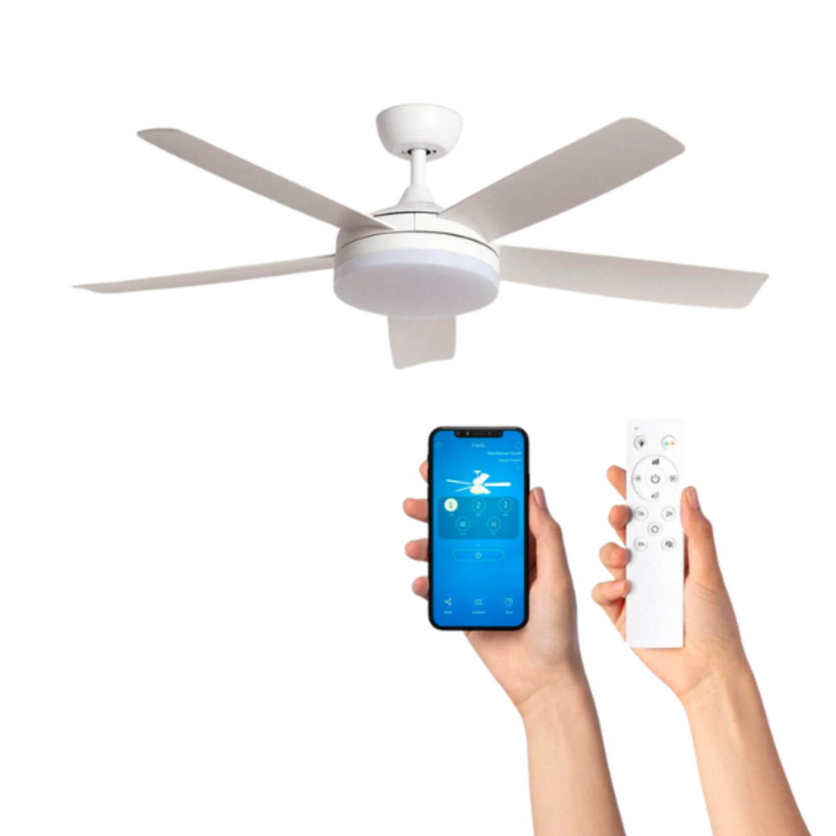 Un ventilatore a soffitto bianco con cinque pale controllato da telefono e telecomando.