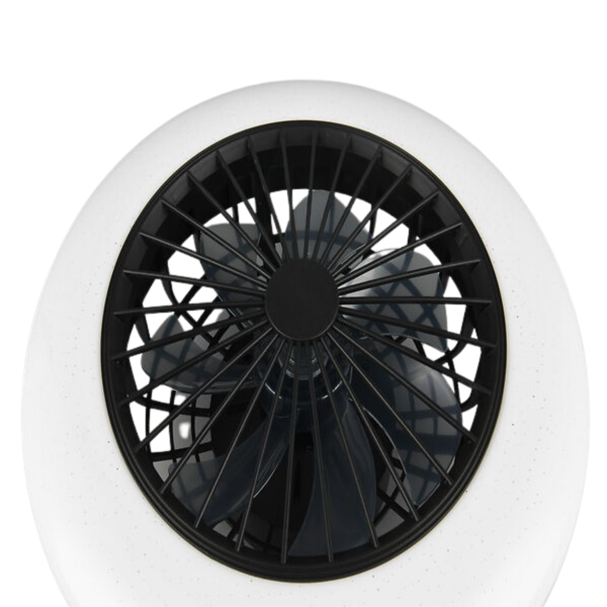 Primo piano di un piccolo ventilatore con griglia e pale nere, anello esterno bianco.