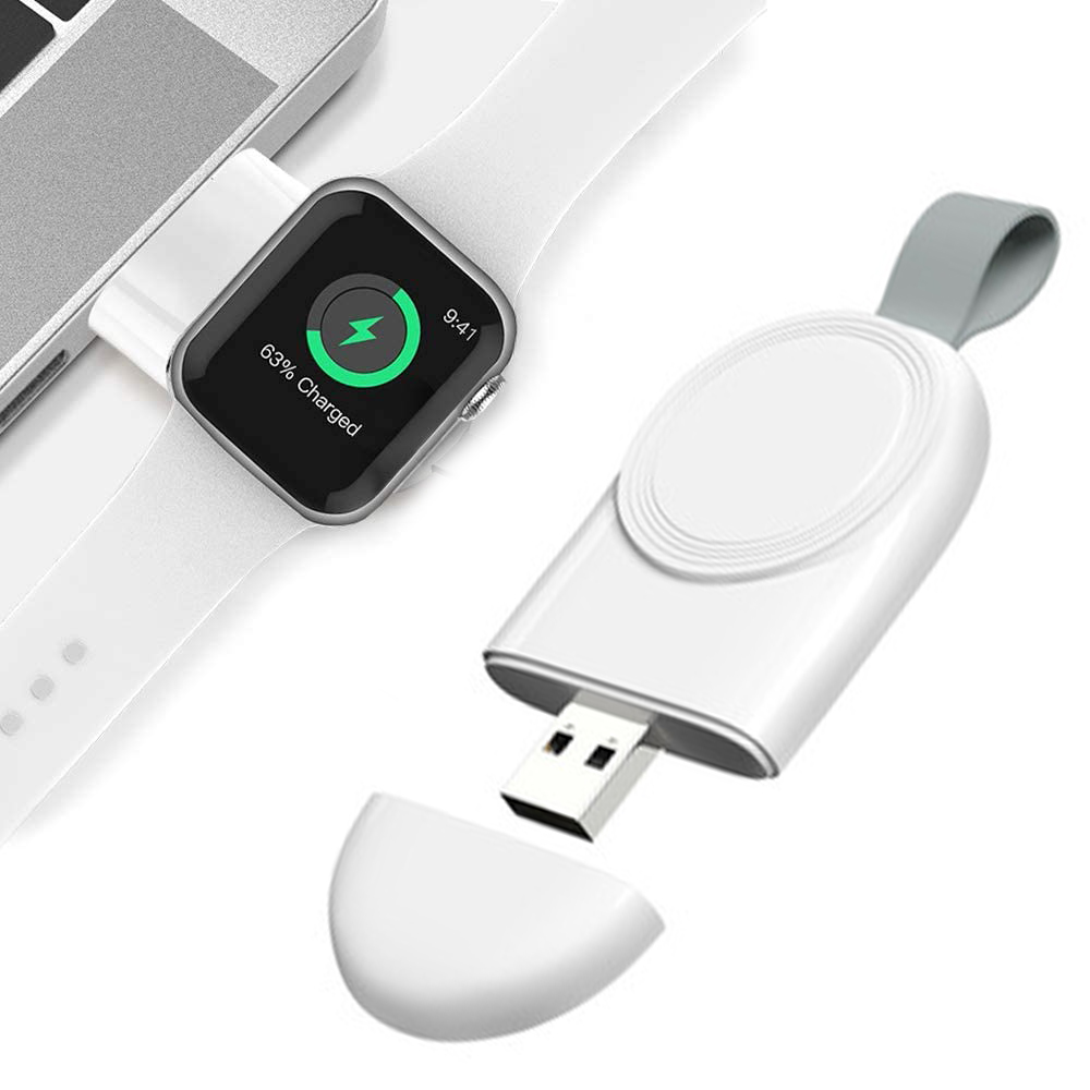 Weiße Apple Watch mit Ladegerät, 63% geladen. Ladegerät hat USB und graues Band.