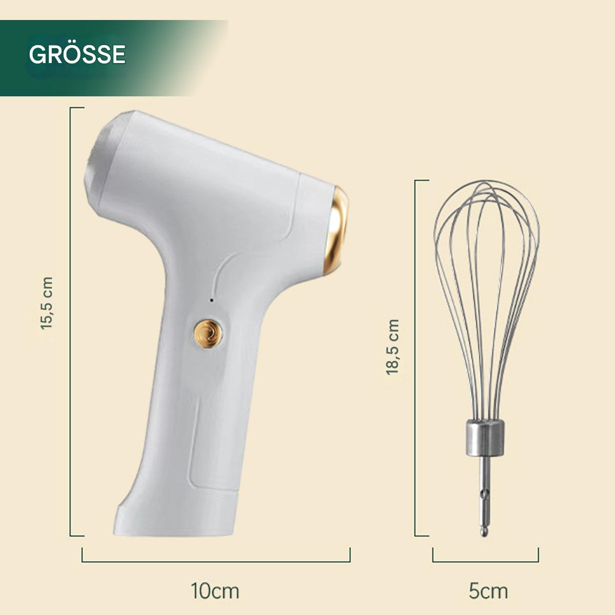 Weißer Handmixer mit goldenen Details, neben einem Schneebesen.
