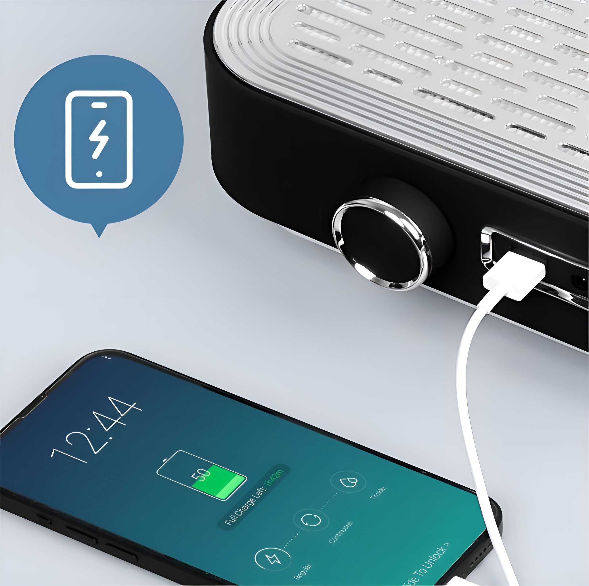 Ein Telefon, das über ein Kabel geladen wird. Ein blaues Symbol zeigt das Laden an. Das Telefon zeigt 12:44.