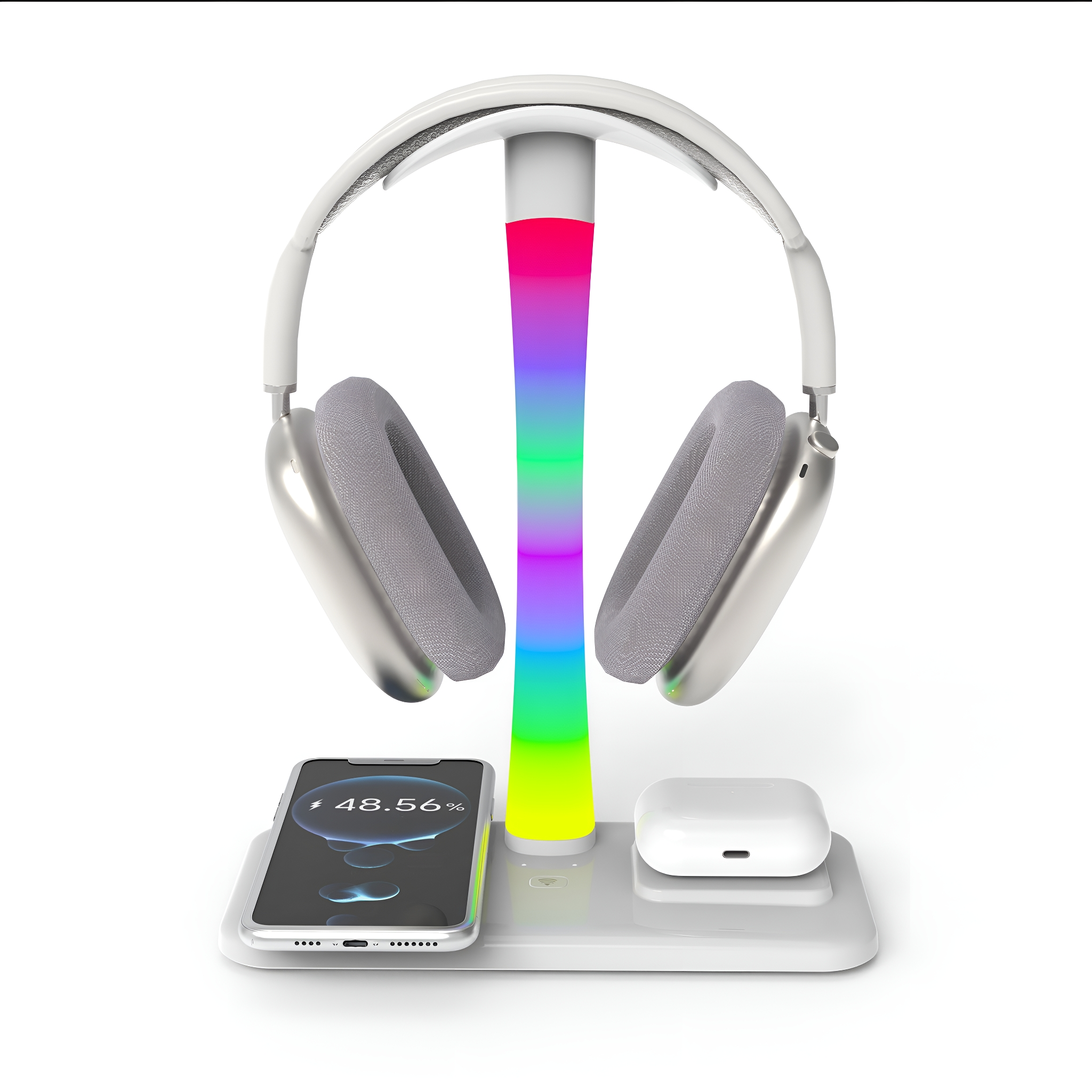 Weiße Kopfhörer auf einem Ständer mit einem ladenden Telefon, mit farbenfrohem Licht.