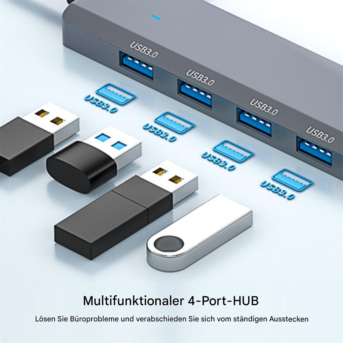 Ein USB-Hub mit mehreren USB-Anschlüssen und USB-Sticks.