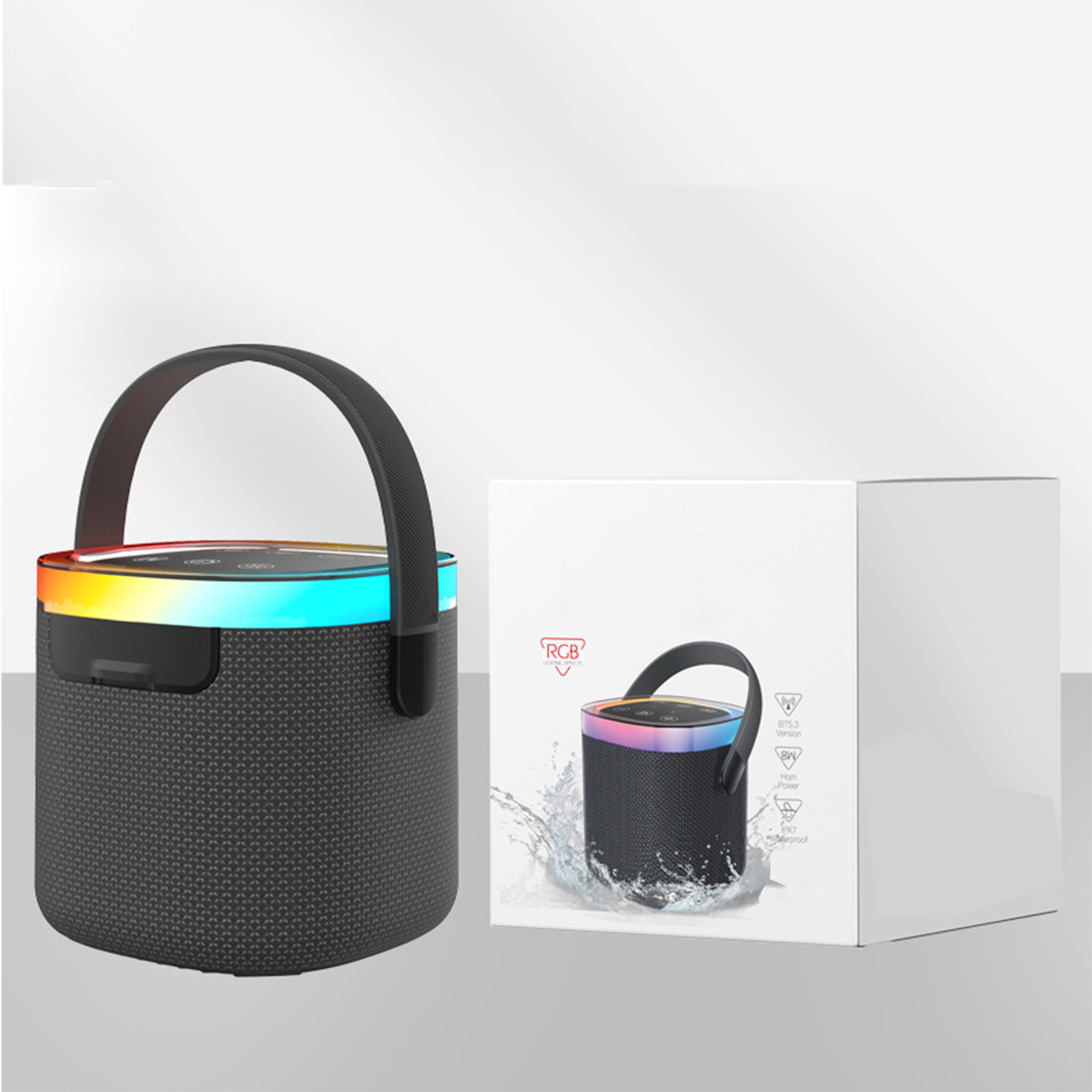 Ein schwarzer Lautsprecher mit einem RGB-Lichtring und einer weißen Box auf der rechten Seite.