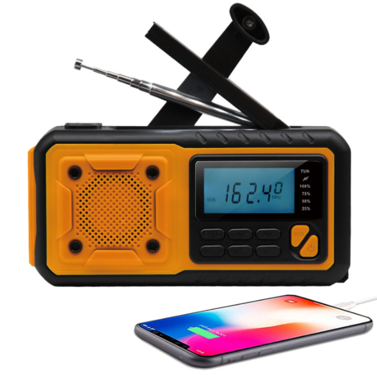 Orange-schwarzes Radio mit Antenne und Display, lädt ein Telefon.