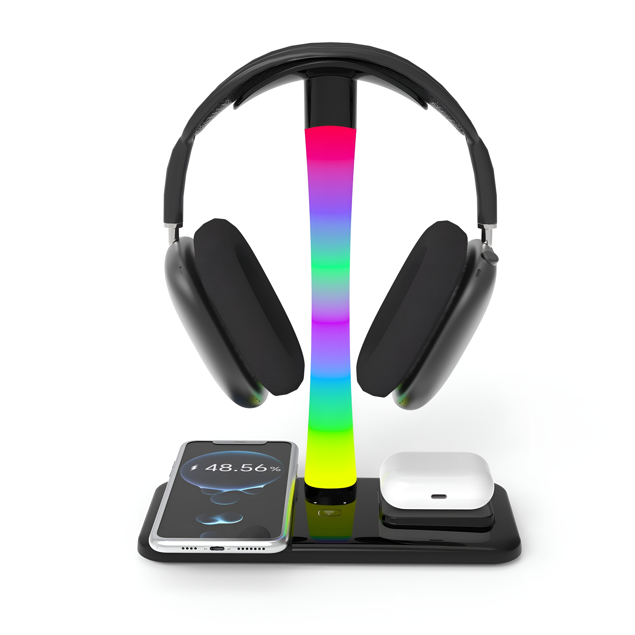 Kopfhörer auf einem Ständer mit Ladepad für ein Telefon und Ohrhörer. Der Ständer hat bunte Lichter.
