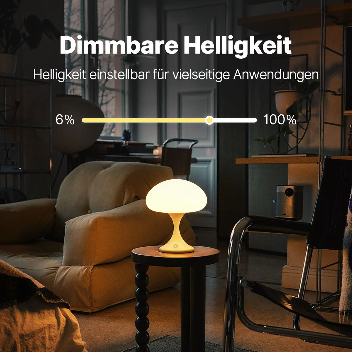 Eine Lampe mit einstellbarer Helligkeit. Die Lampe steht auf einem Tisch in einem Wohnzimmer.