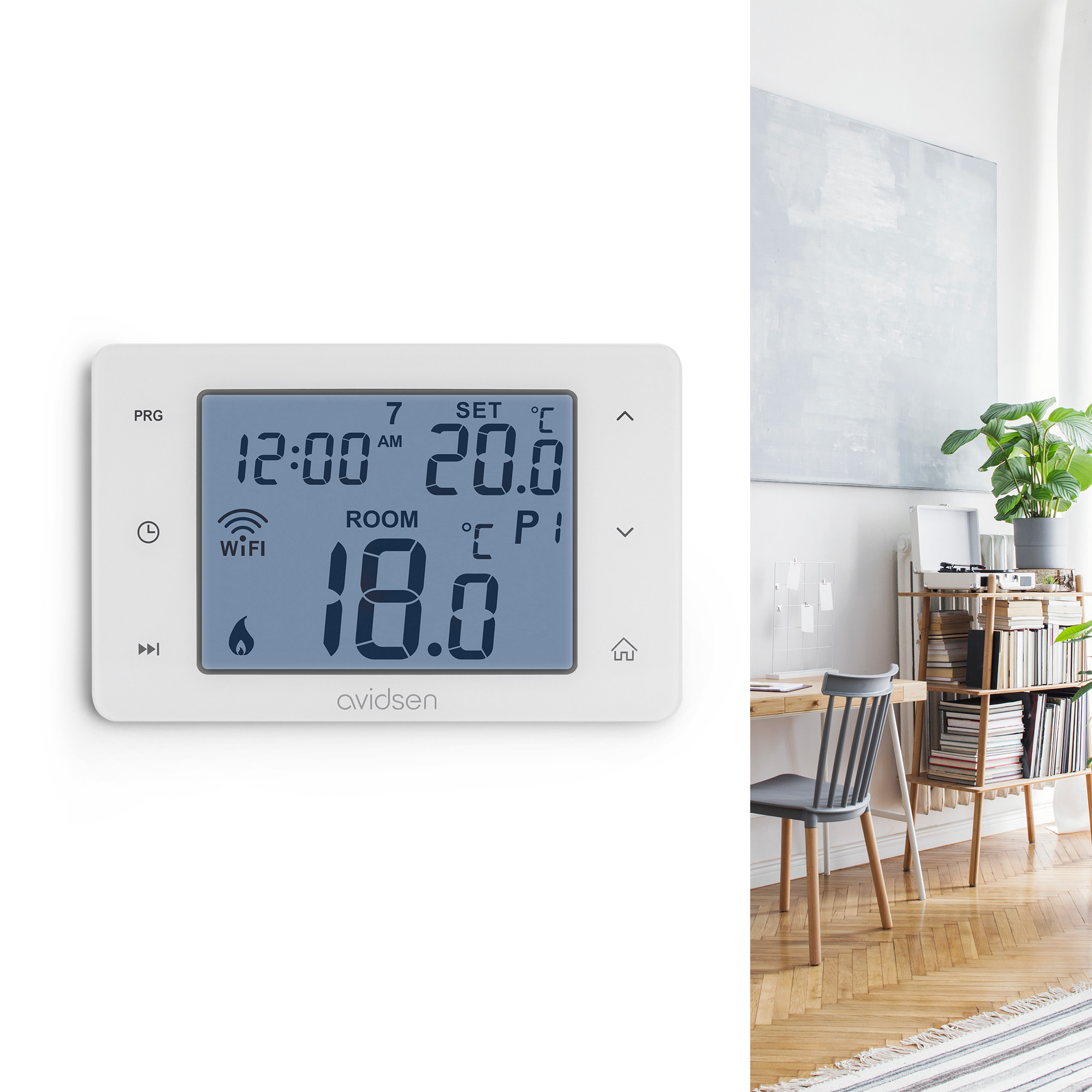 Termostato bianco che mostra ora, impostazione e temperatura ambiente.