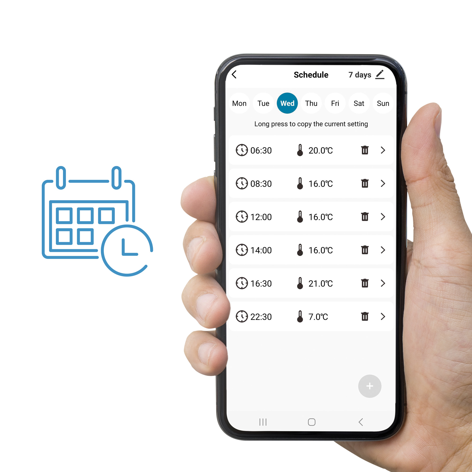 Mano che tiene uno smartphone che mostra un programma con impostazioni di temperatura.