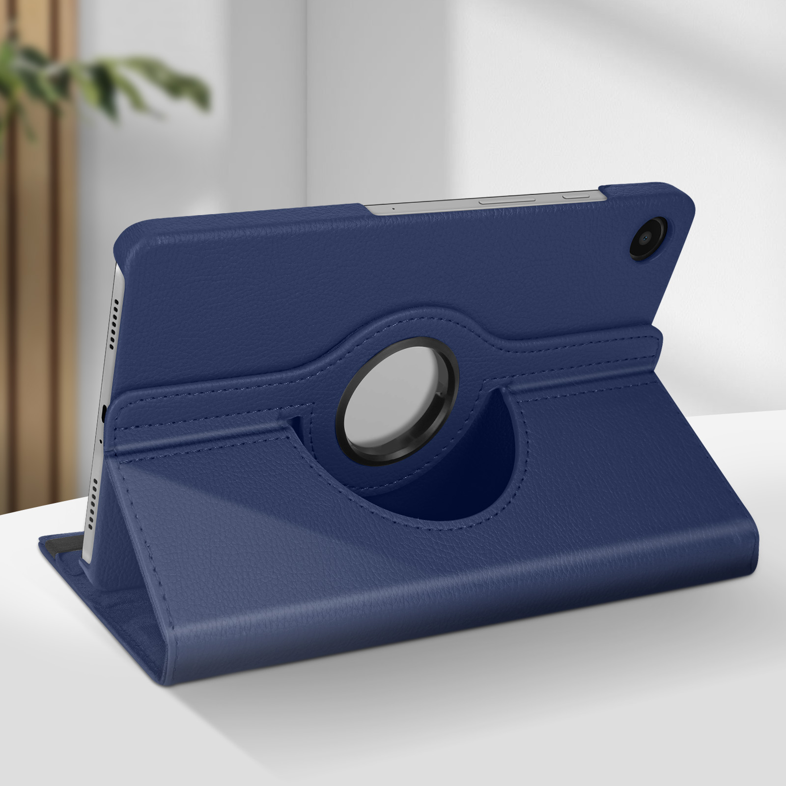 Custodia per tablet blu con anello rotante. Tablet appoggiato.