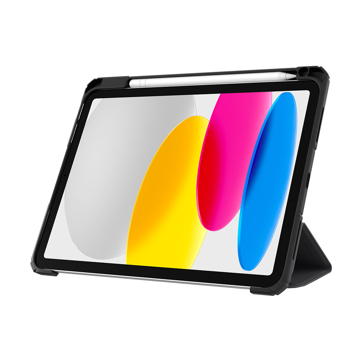 Tablet nero con pennino collegato, schermo colorato. Custodia nera, sfondo bianco.