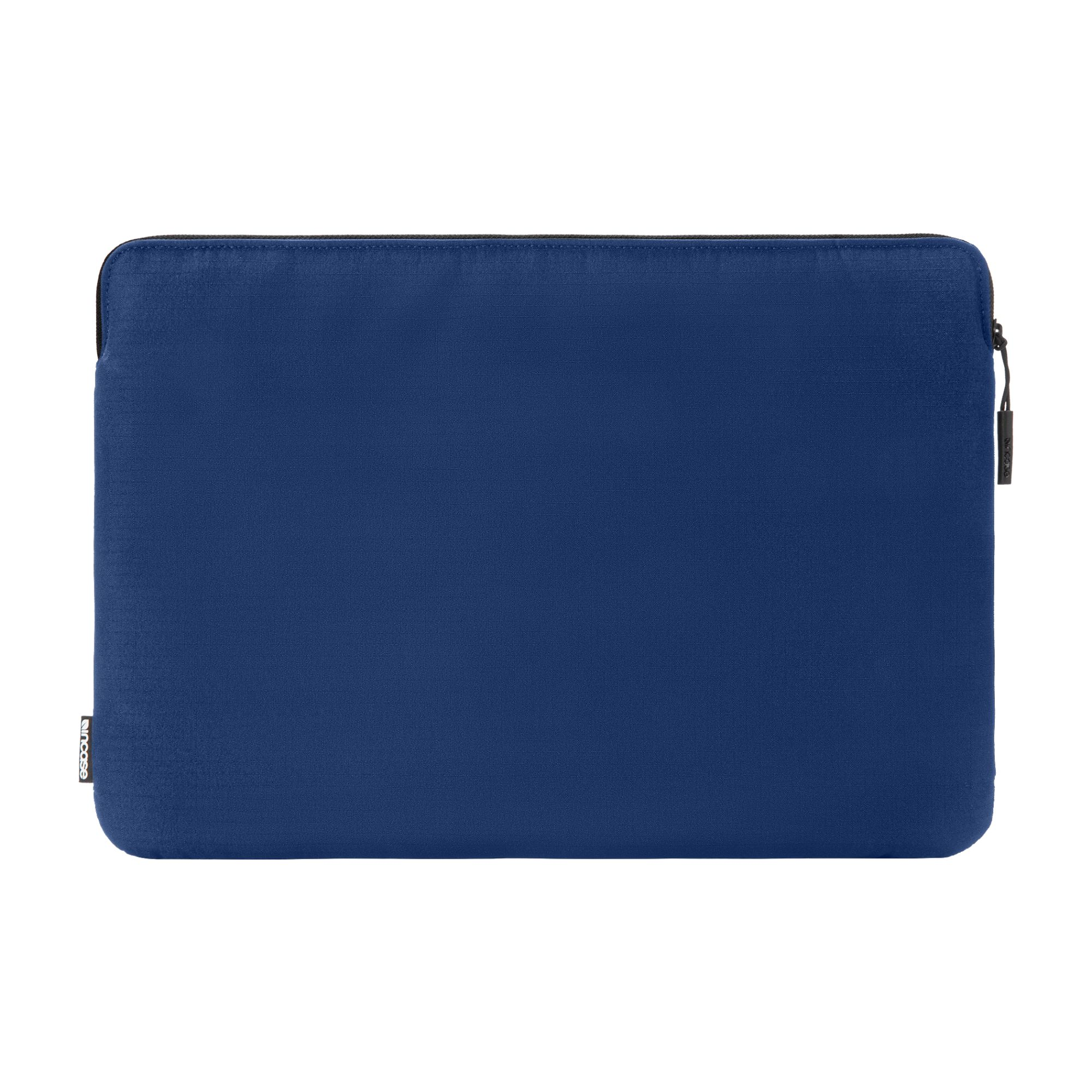Una custodia per laptop blu navy. È rettangolare con cerniera e tinta unita.