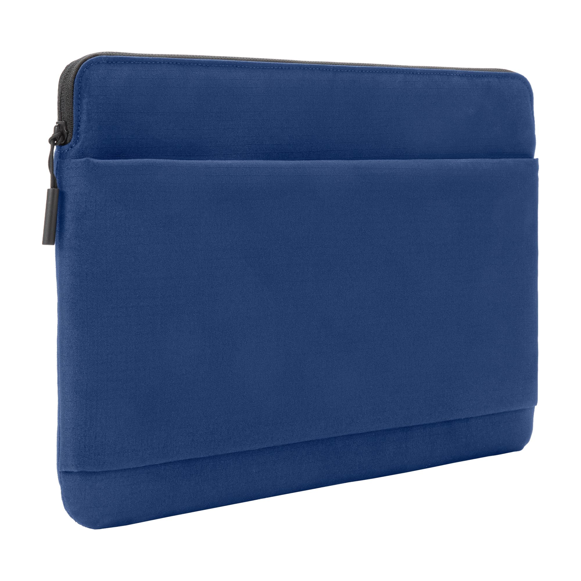 Custodia blu per laptop con chiusura a zip. Sfondo bianco.