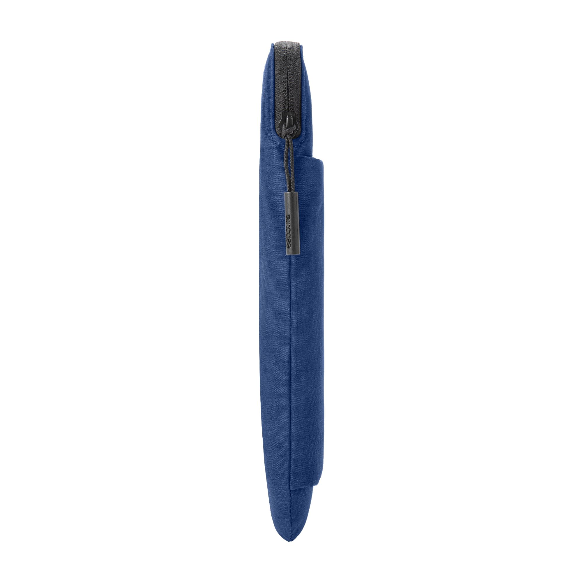 Custodia blu per laptop con cerniera nera e una piccola tasca.