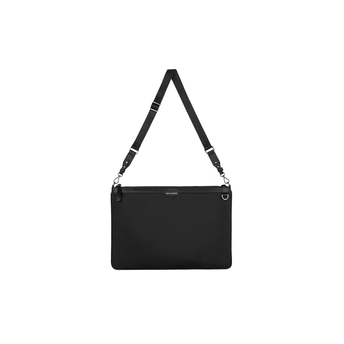 Schwarze Laptoptasche mit Schulterriemen. Weißer Hintergrund.