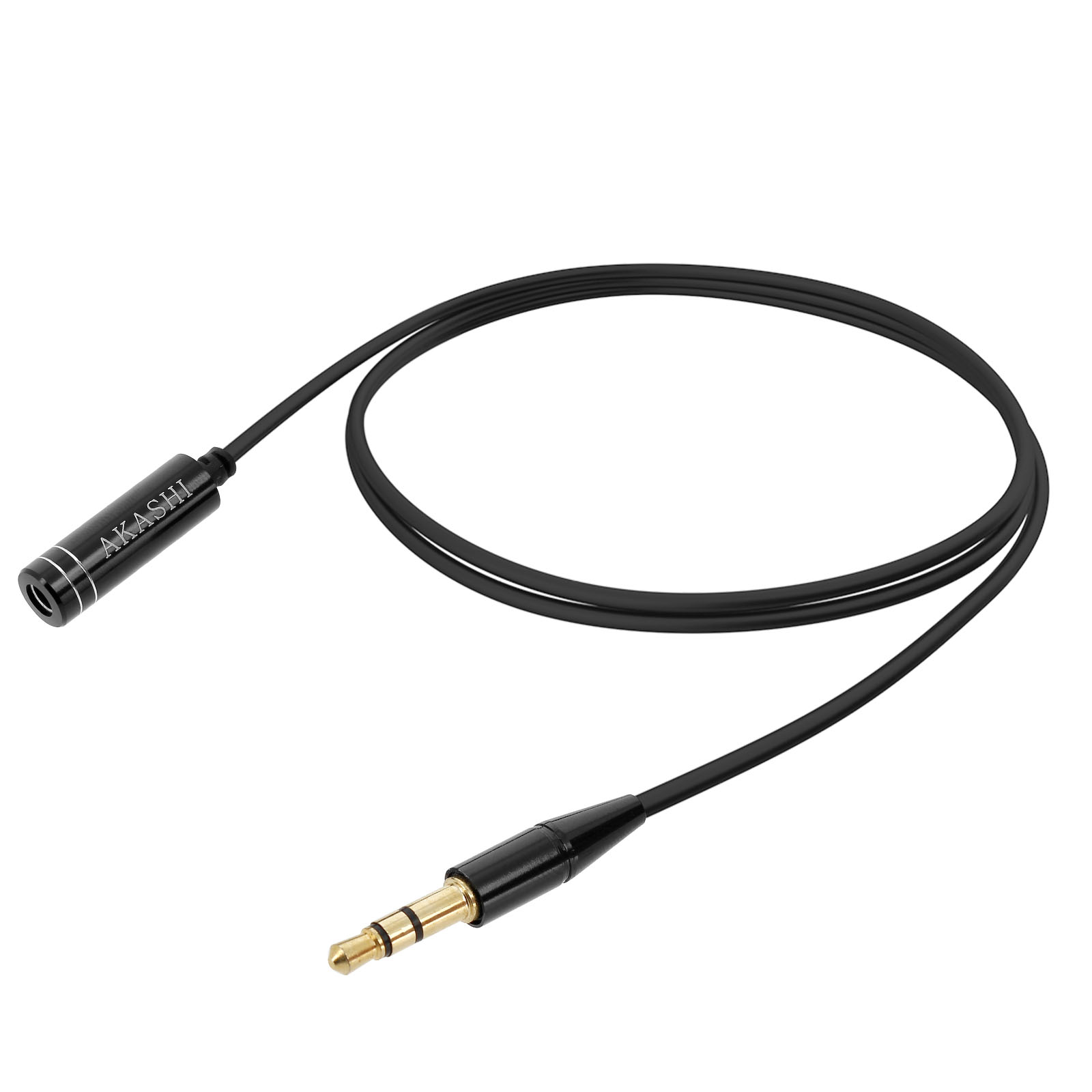 Cavo audio nero con jack da 3,5 mm e connettore AKASHI, isolato su sfondo bianco.