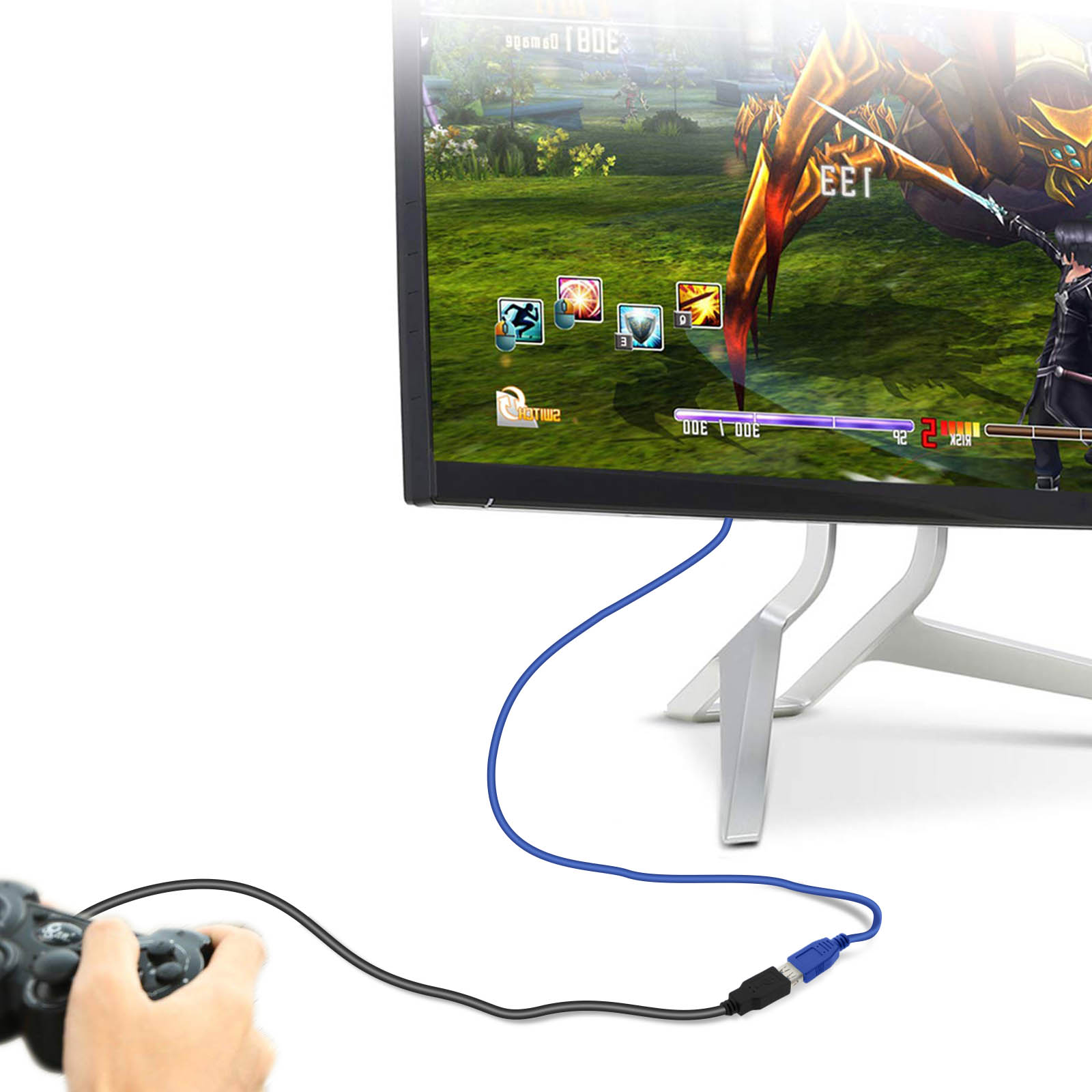Una persona tiene in mano un controller collegato a un monitor che mostra un gioco.