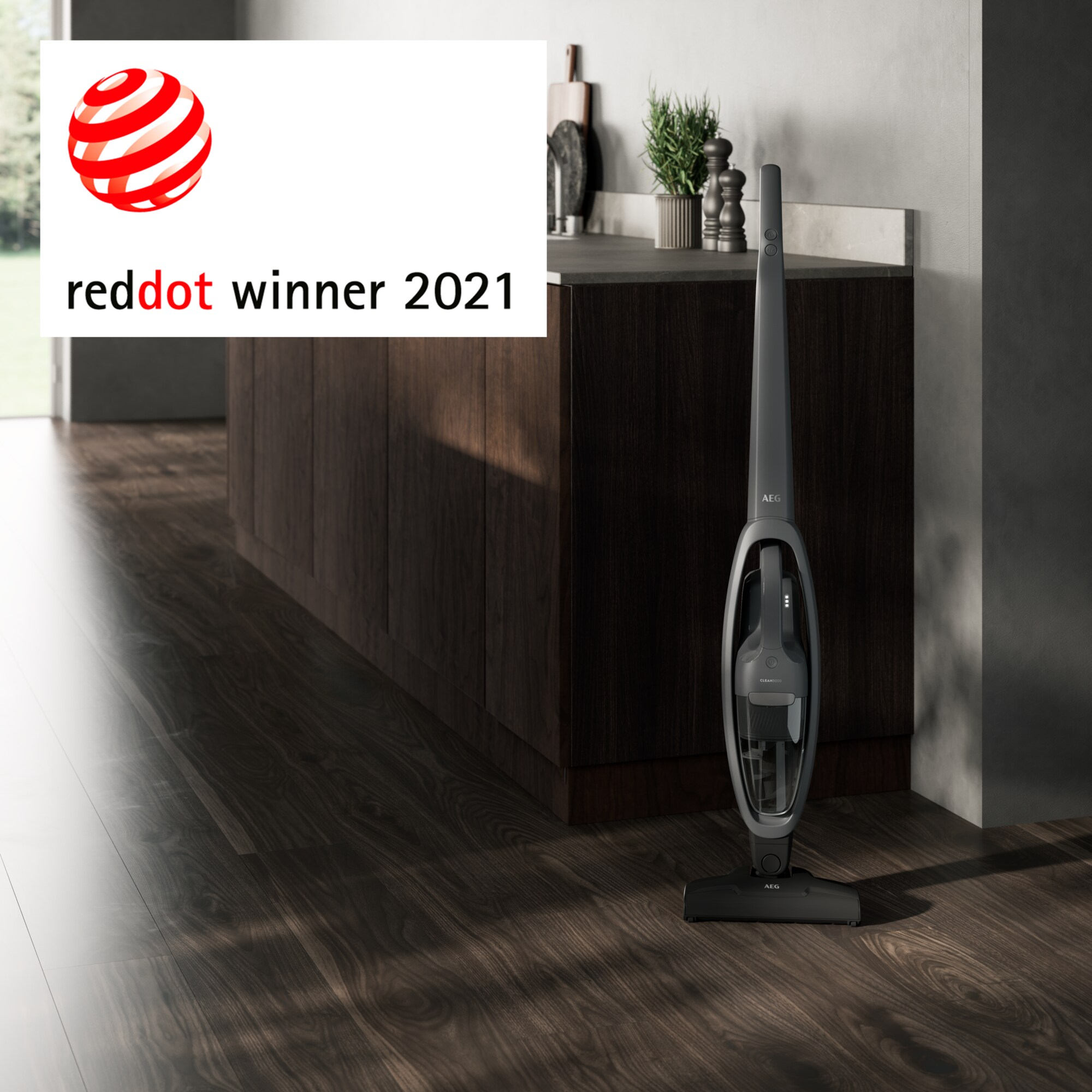Ein kabelloser AEG-Staubsauger mit einer 'reddot winner 2021' Auszeichnung.