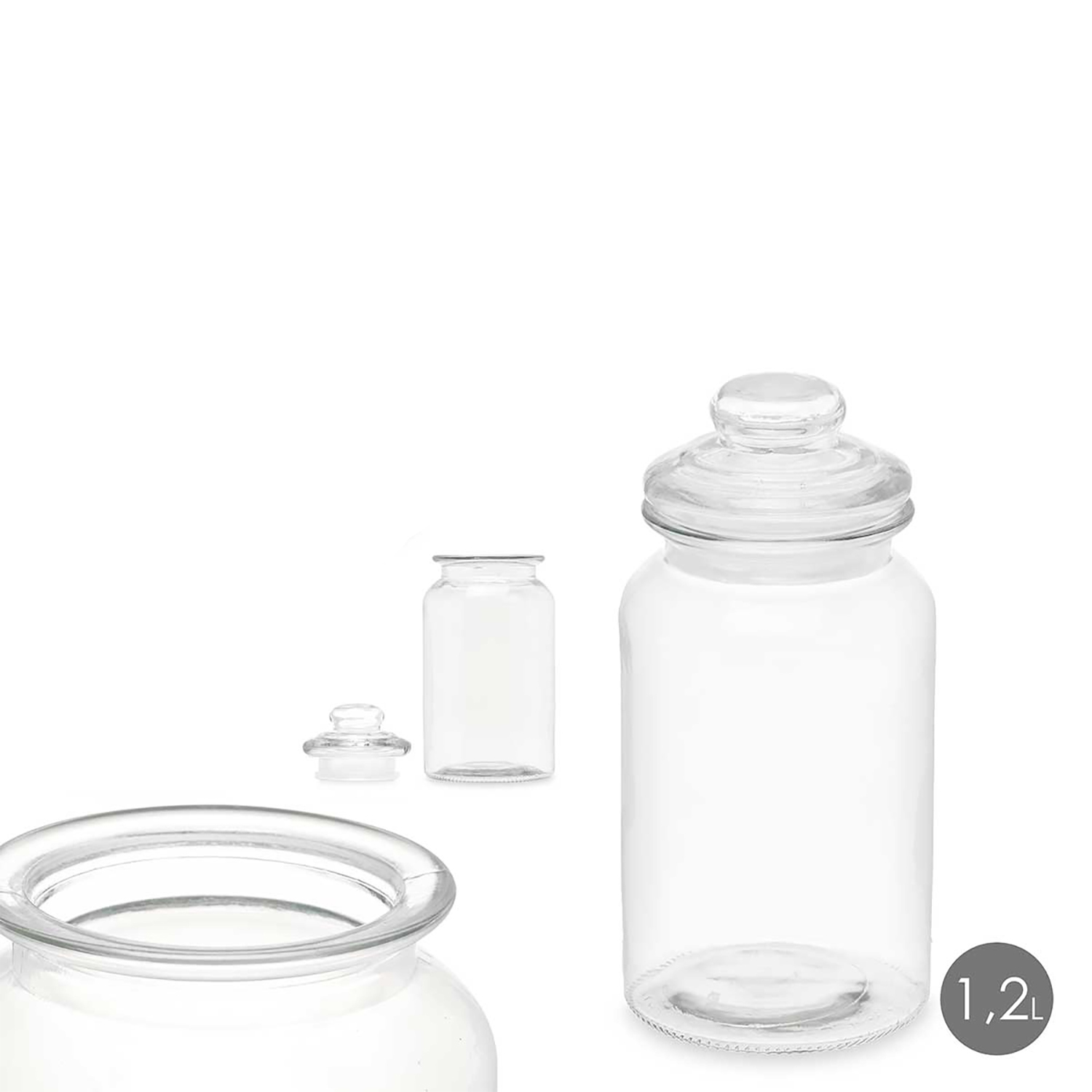 Barattoli di vetro trasparenti con coperchi. Un barattolo ha un coperchio, gli altri no.