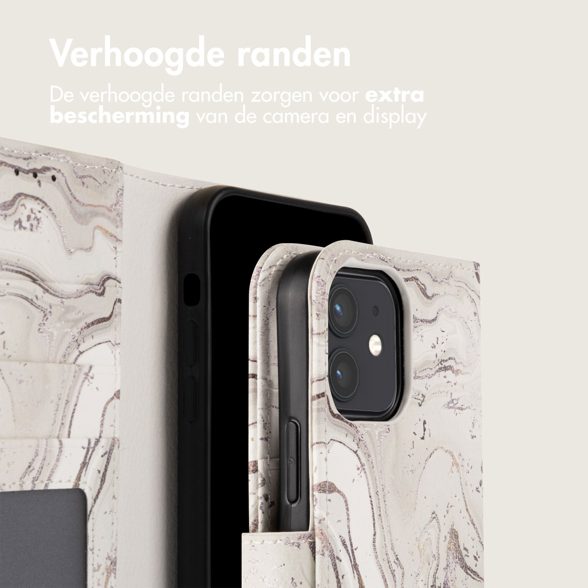 Een telefoonhoesje met marmeren design. Toont de telefoon en de hoes met tekst.