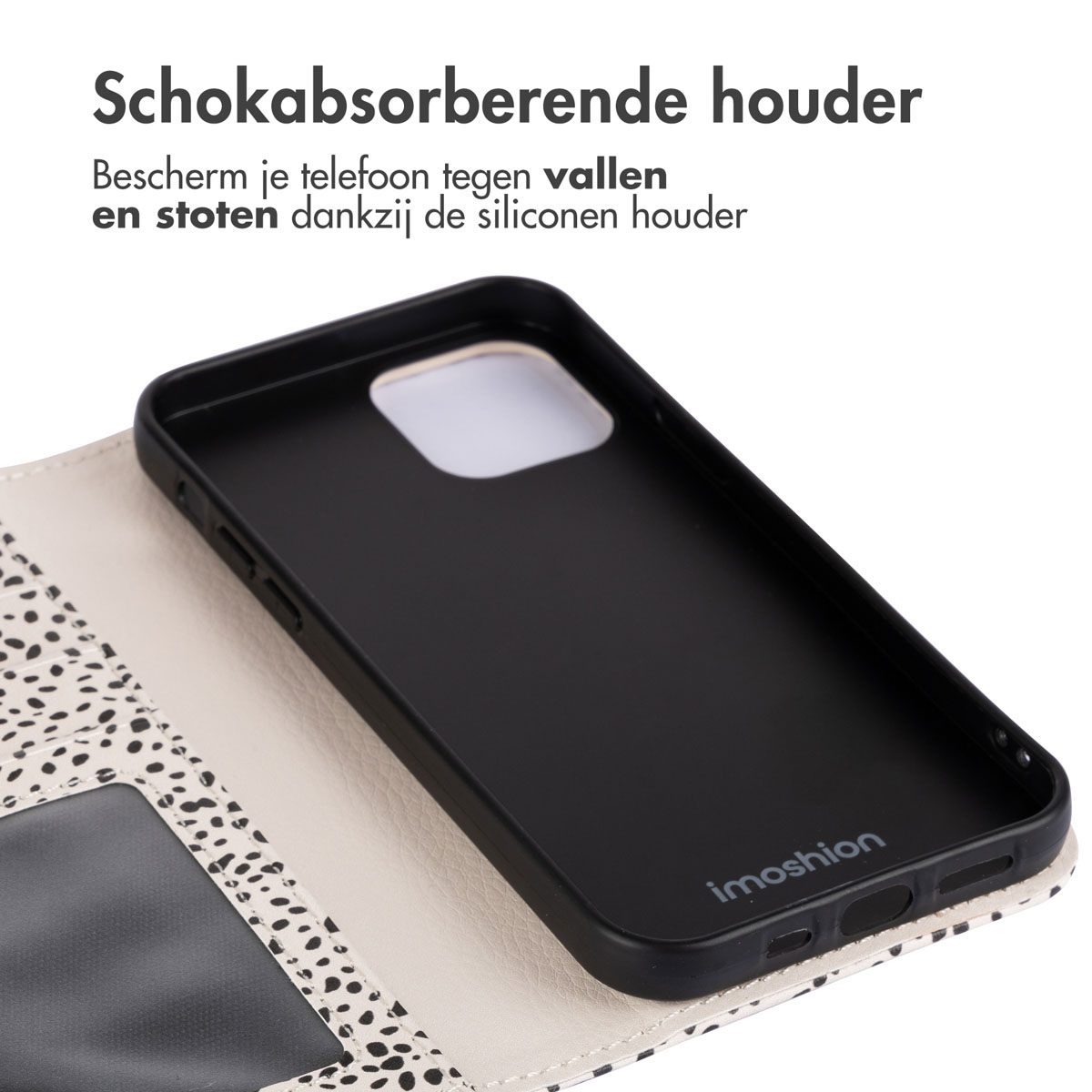 Een zwarte telefoonhoes met een wit stippenpatroon. De binnenkant is zwart en de hoes is open.