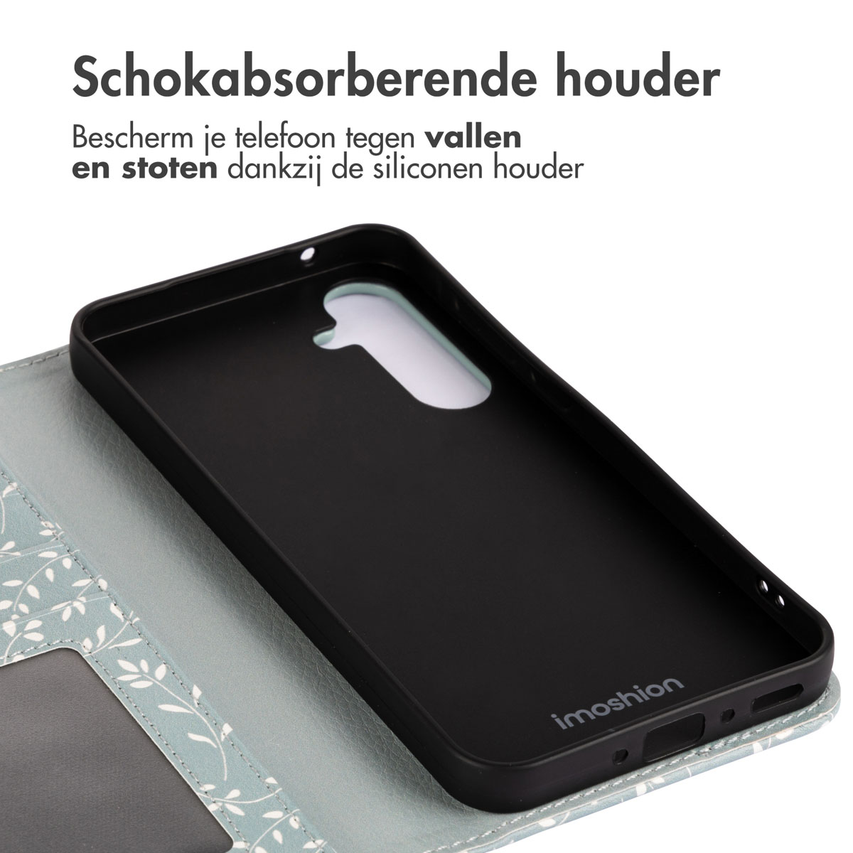 Telefoonhoesje interieur met bloemenpatroon, zwarte telefoon erin. Groene achtergrond.
