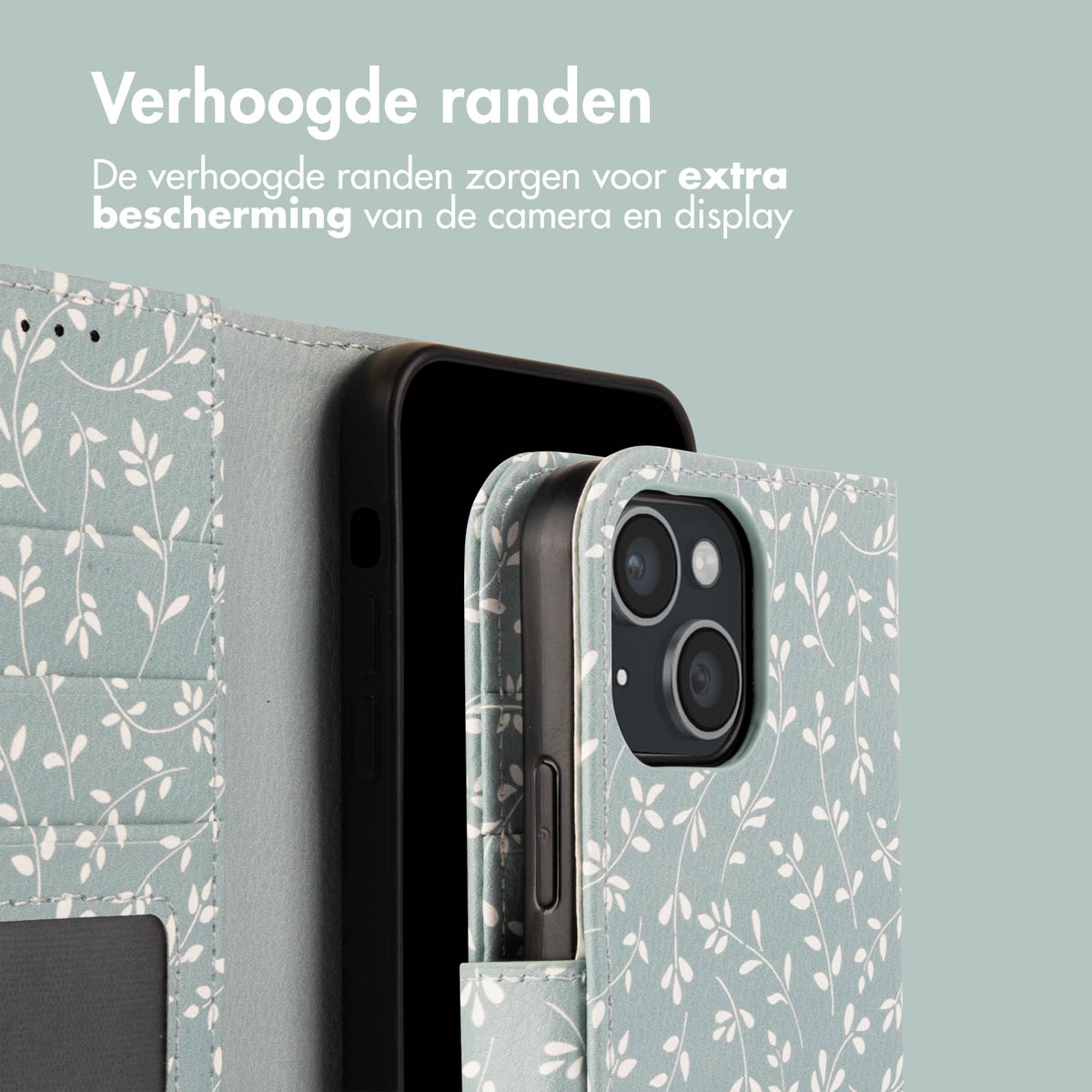 Telefoonhoesje met telefoon. Hoesje lichtblauw met wit bladerpatroon. Telefoon is zwart.