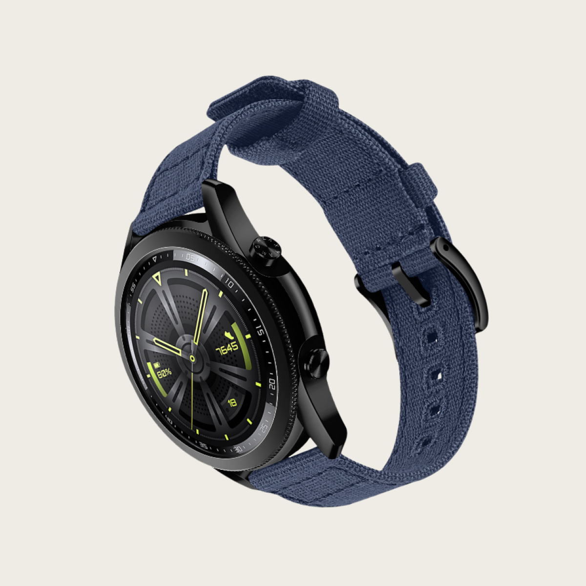 Smartwatch nero con cinturino blu su sfondo chiaro, mostra l'ora.