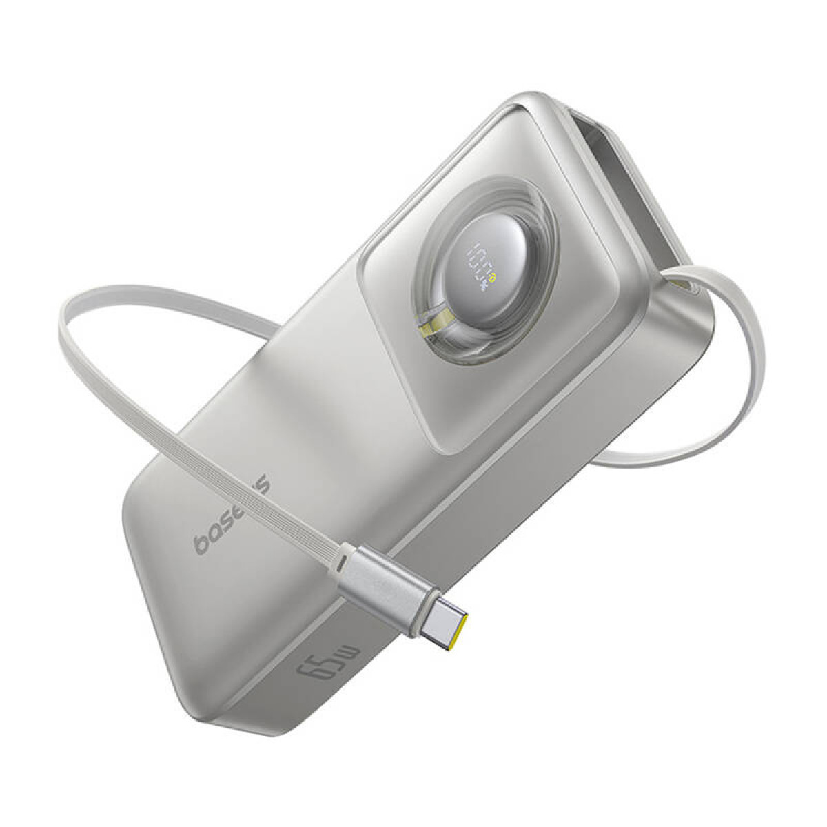 Un power bank Baseus plateado con un cable USB-C conectado. Tiene una pantalla que muestra el nivel de carga.