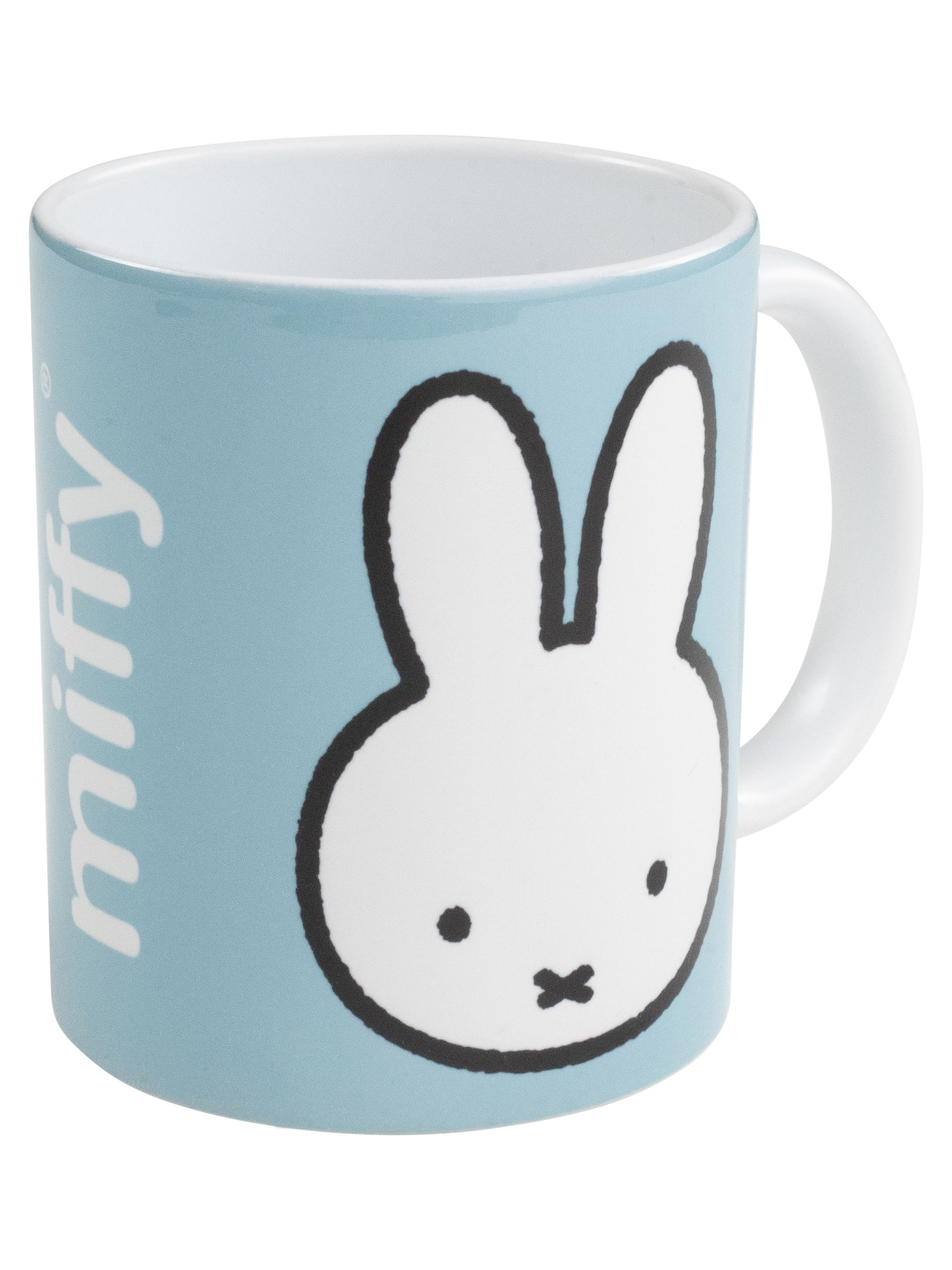 Blaue Miffy-Tasse mit weißer Miffy-Illustration und Text auf weißem Hintergrund.