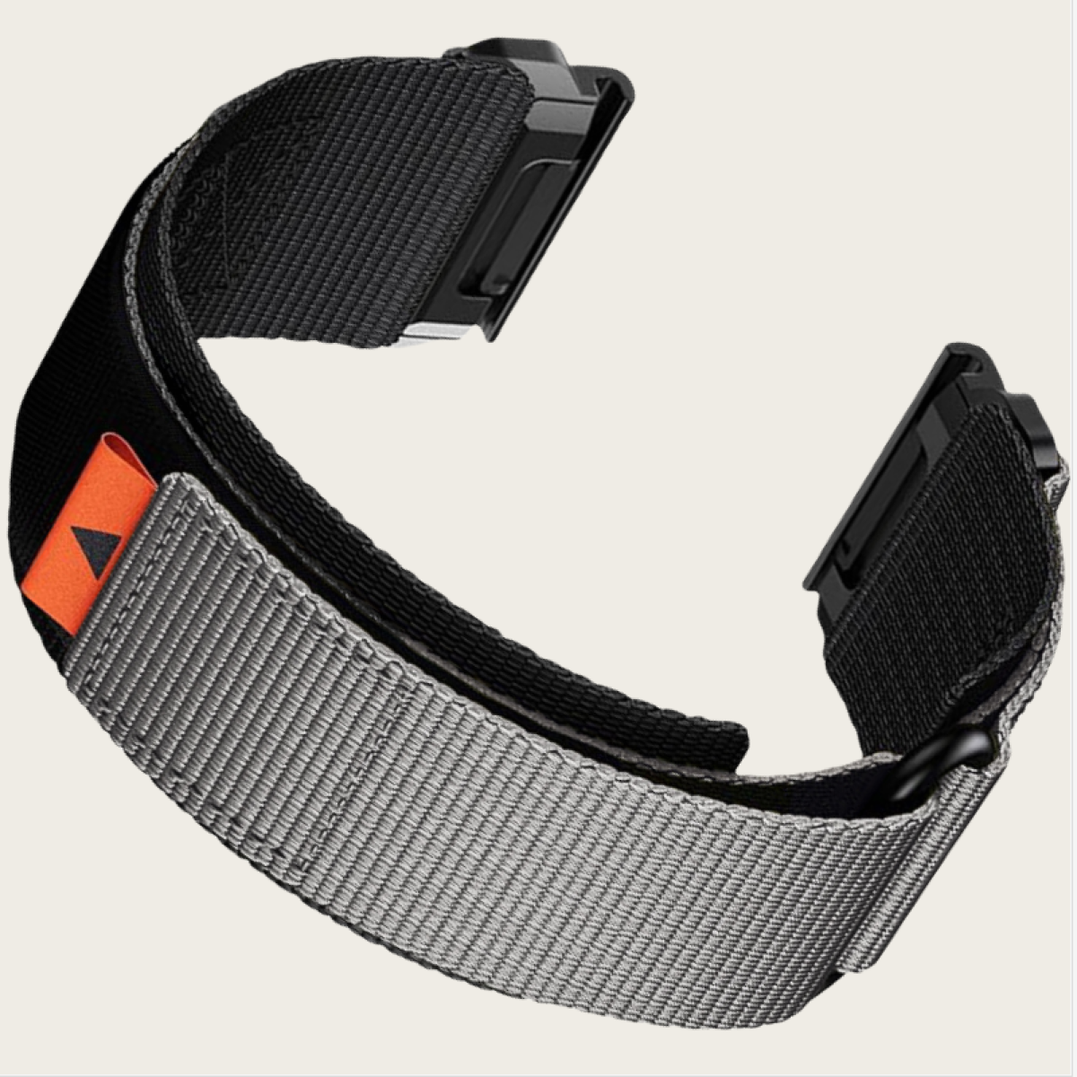 Ein graues und schwarzes Uhrenarmband mit schwarzer Schnalle und orangefarbener Lasche.