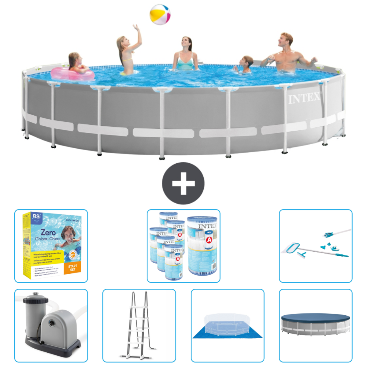 Familie in een zwembad met een bal, plus zwembadaccessoires.